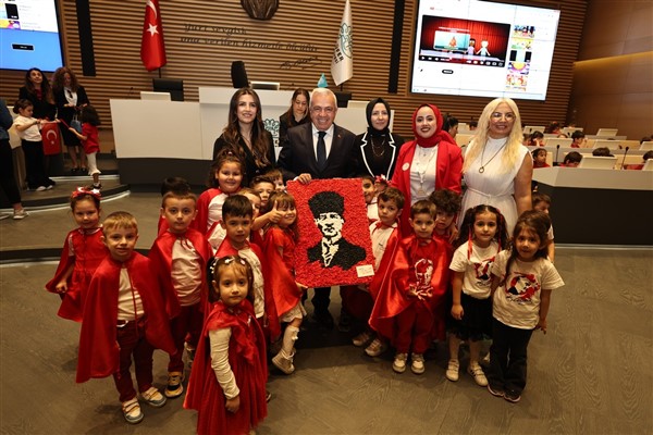 Öğrenciler, Başkan Özdemir ile Barış Meclisi Salonu’nda buluştu