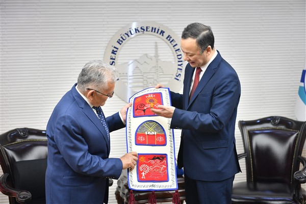 Kırgızistan Ankara Büyükelçisi Kazakbaev’den Başkan Büyükkılıç’a ziyaret