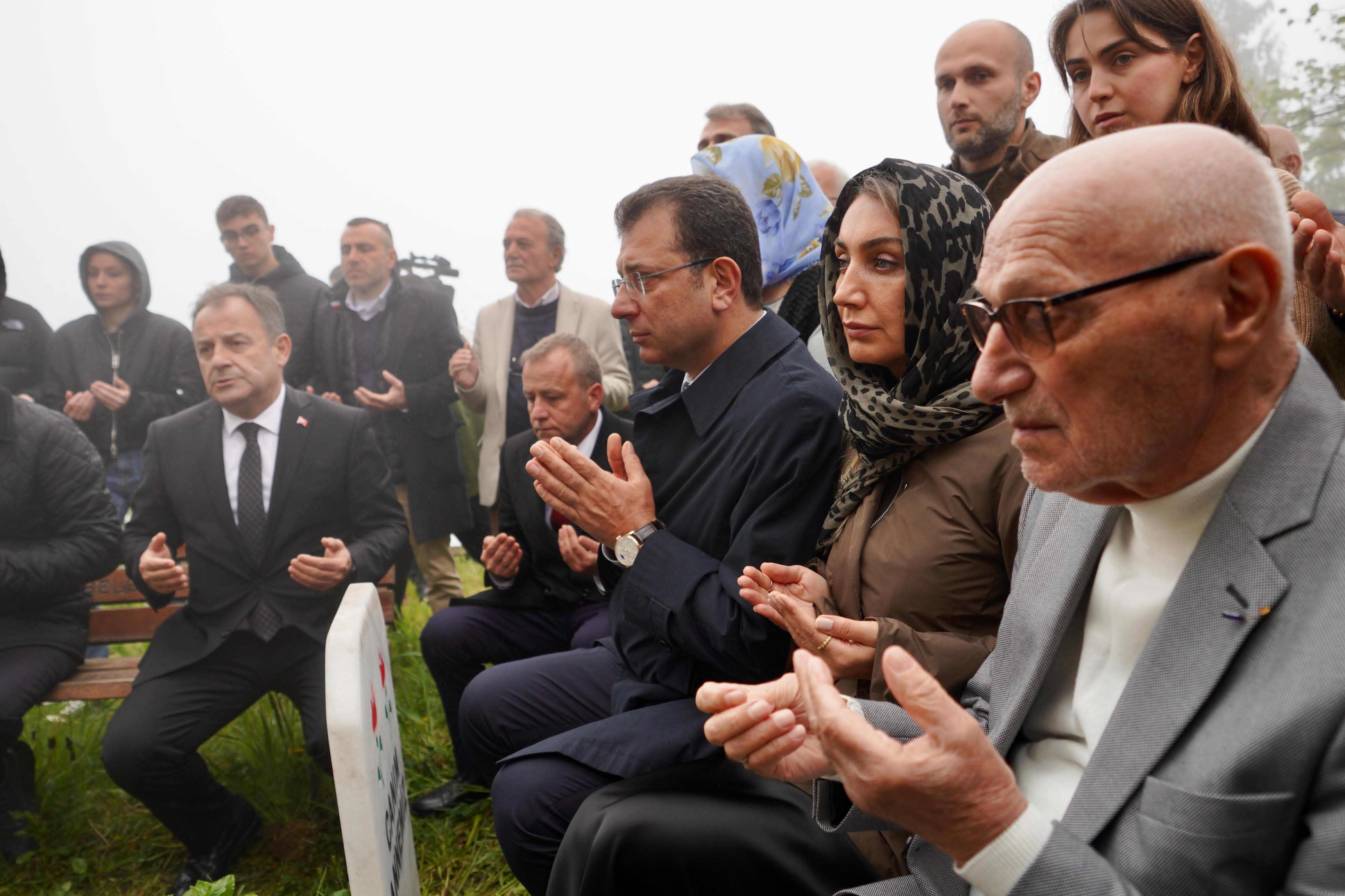 İmamoğlu ailesi, bayram ve mezarlık ziyaretleri için Trabzon’da