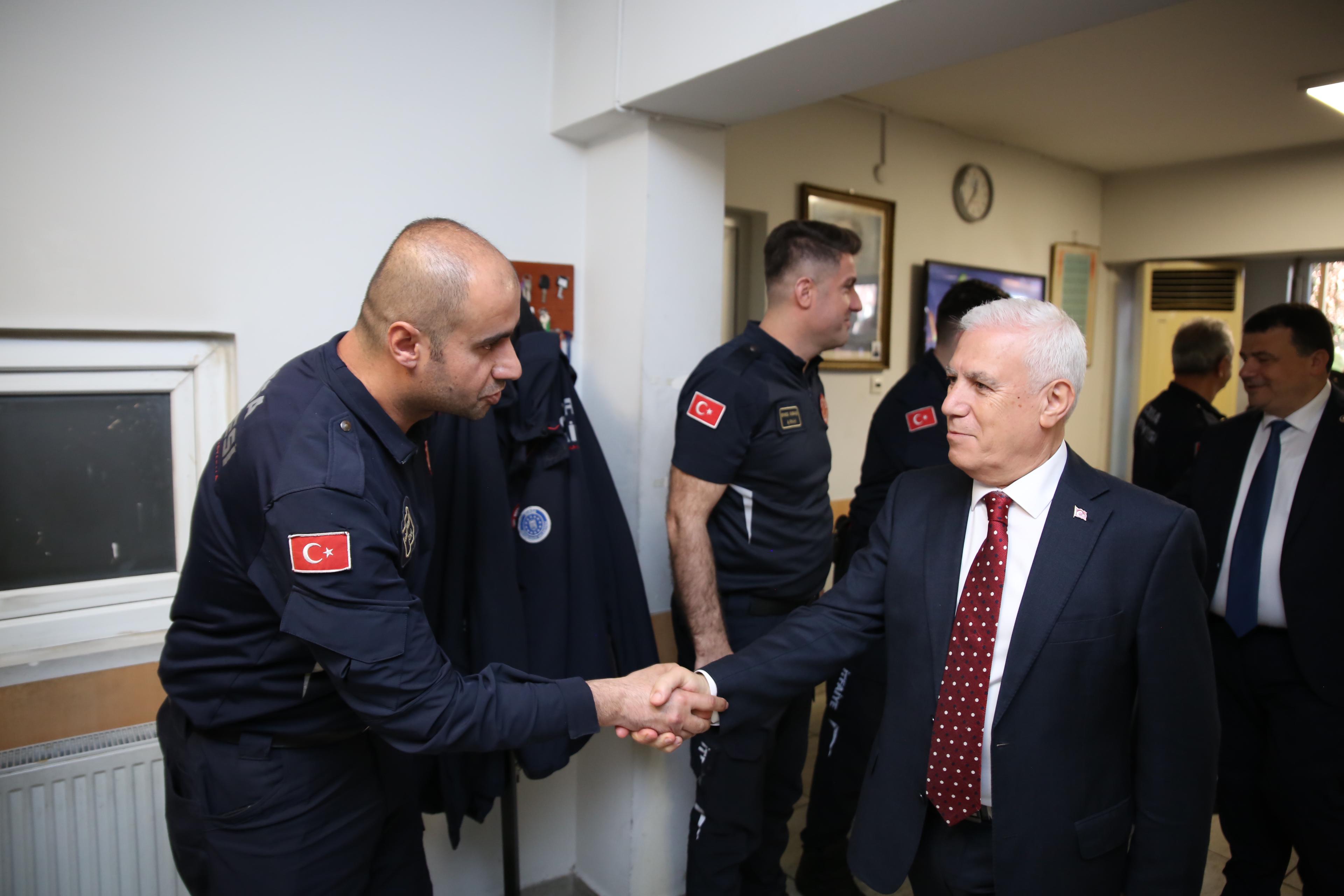 Başkan Bozbey, Büyükşehir çalışanlarına bayram ziyaretinde bulundu