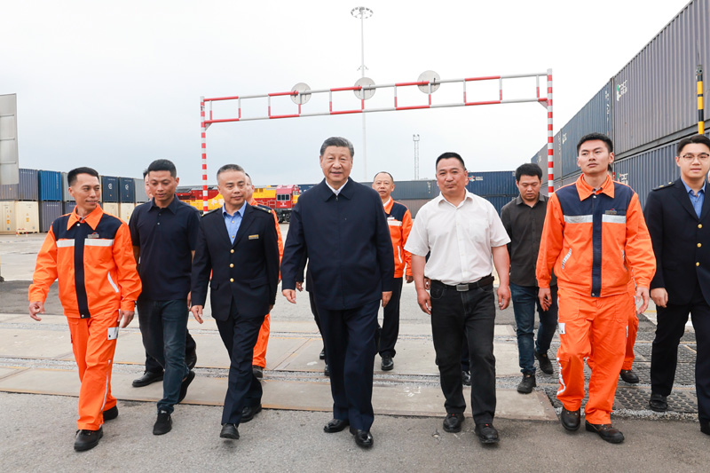 Chongqing’de incelemeler yapan Cumhurbaşkanı Xi’den dışa açılma vurgusu