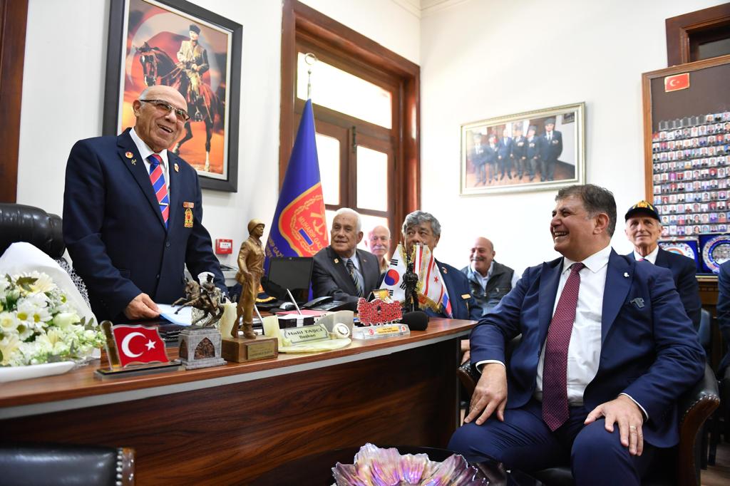 İzmir Büyükşehir Belediye Başkanı Tugay’dan gazilere ziyaret