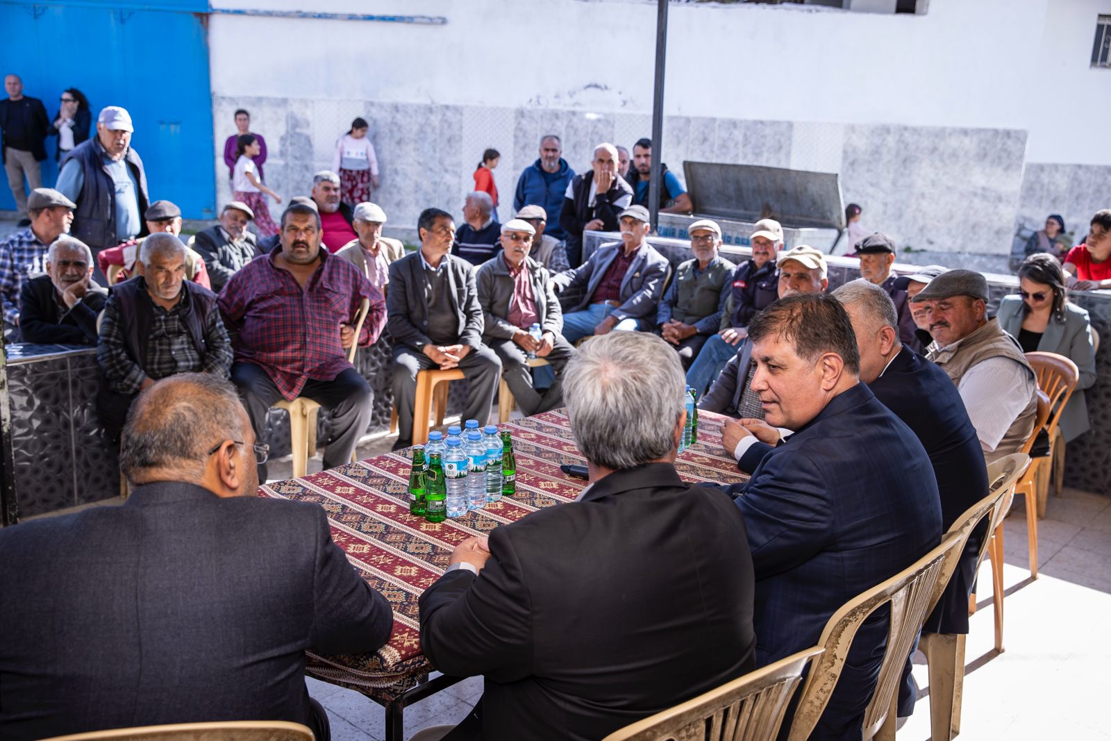 Başkan Tugay, Bergama’da köylülerle buluştu