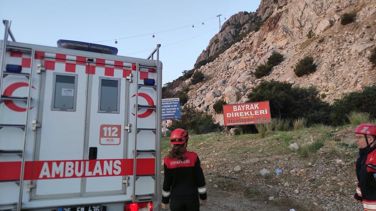 İzmir İtfaiyesi teleferikte mahsur kalanlar için kurtarma çalışmalarına katıldı