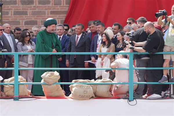 Başkan Tugay, Uluslararası Manisa Mesir Macunu Festivali’ne katıldı