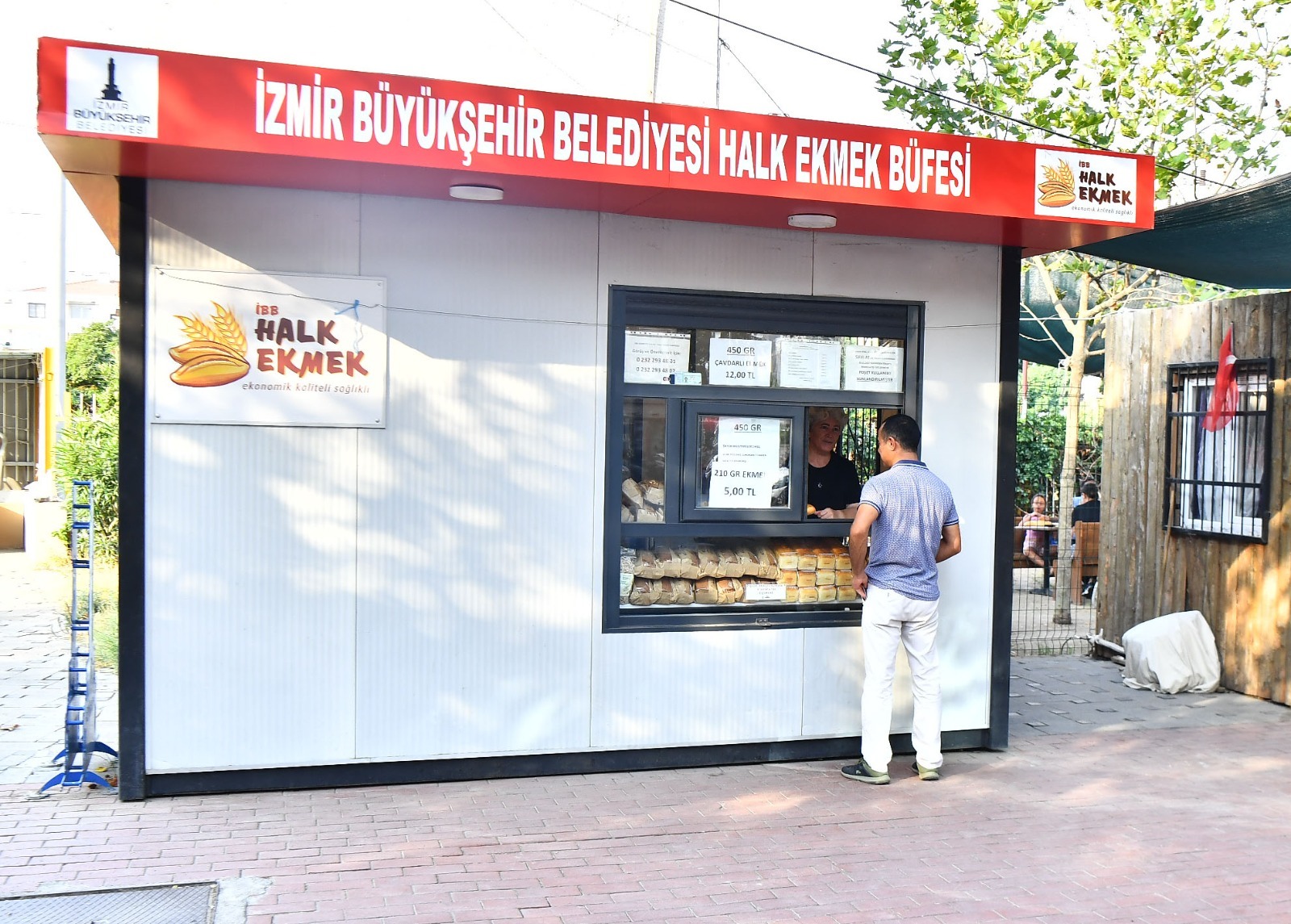 İzmir’de Halk Ekmek’te 7 TL olan ekmek fiyatı 5 TL’ye indi