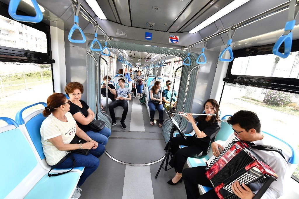 İzmir’in tramvay hatları için araç alım ihalesi yapıldı