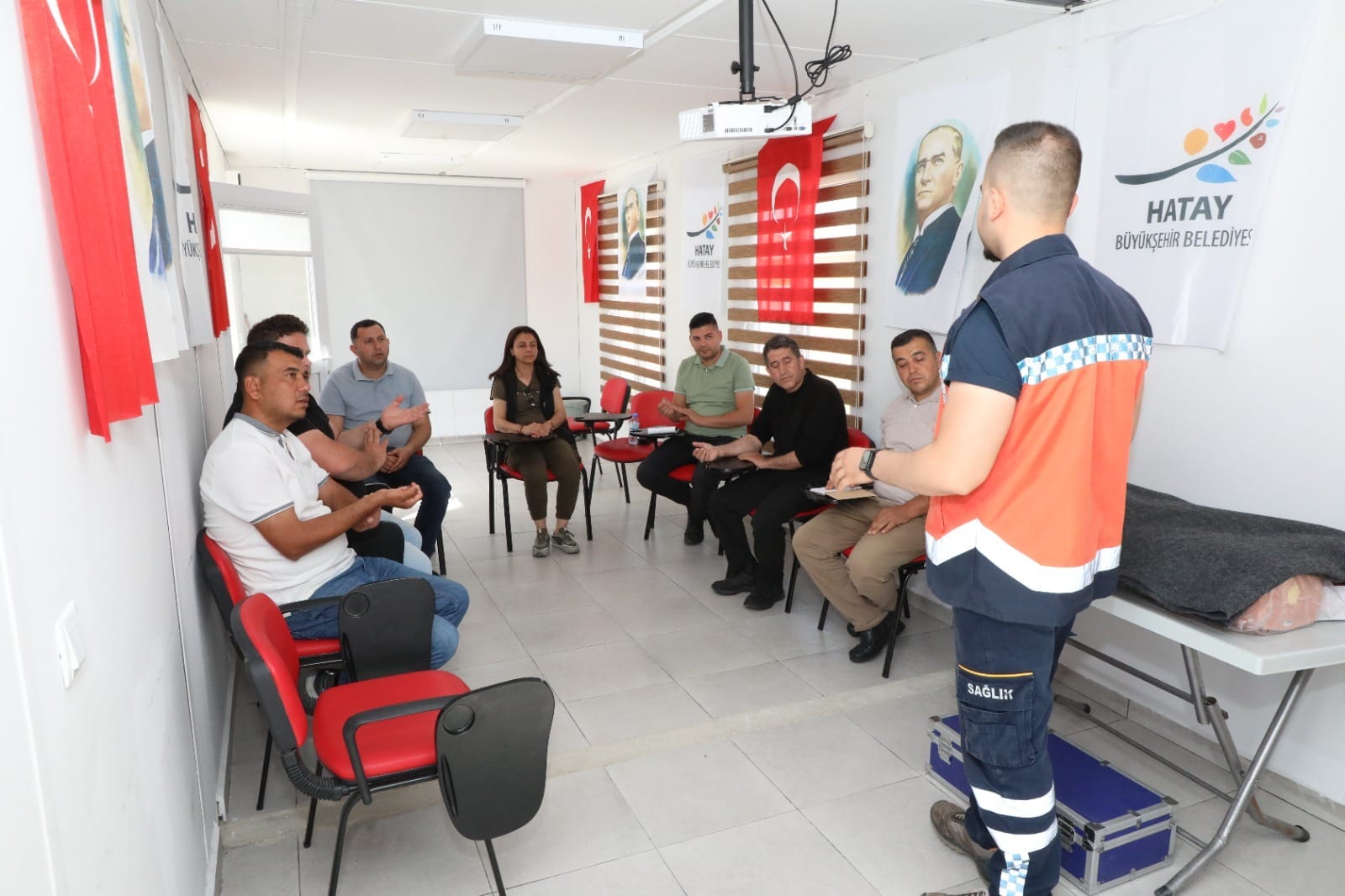 Hatay Büyükşehir’den personel ve vatandaşlara ilk yardım eğitimleri