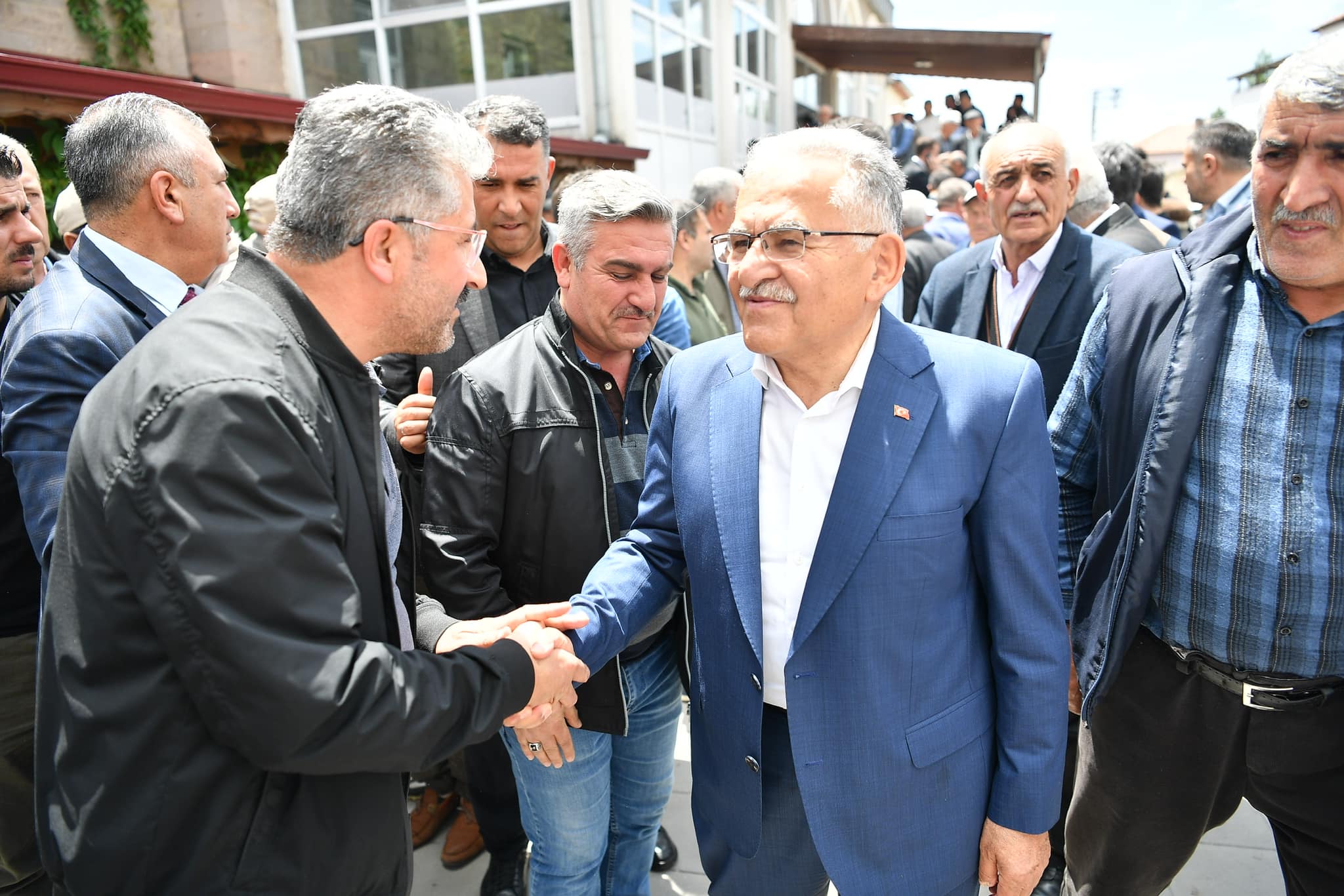 Akar ile Başkan Büyükkılıç, Pınarbaşı esnafını ziyaret etti