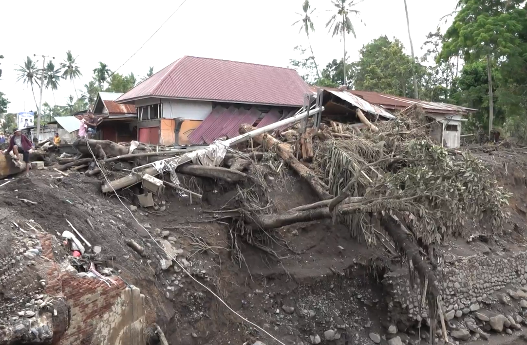 Endonezya’daki lav selinde 58 kişi hayatını kaybetti