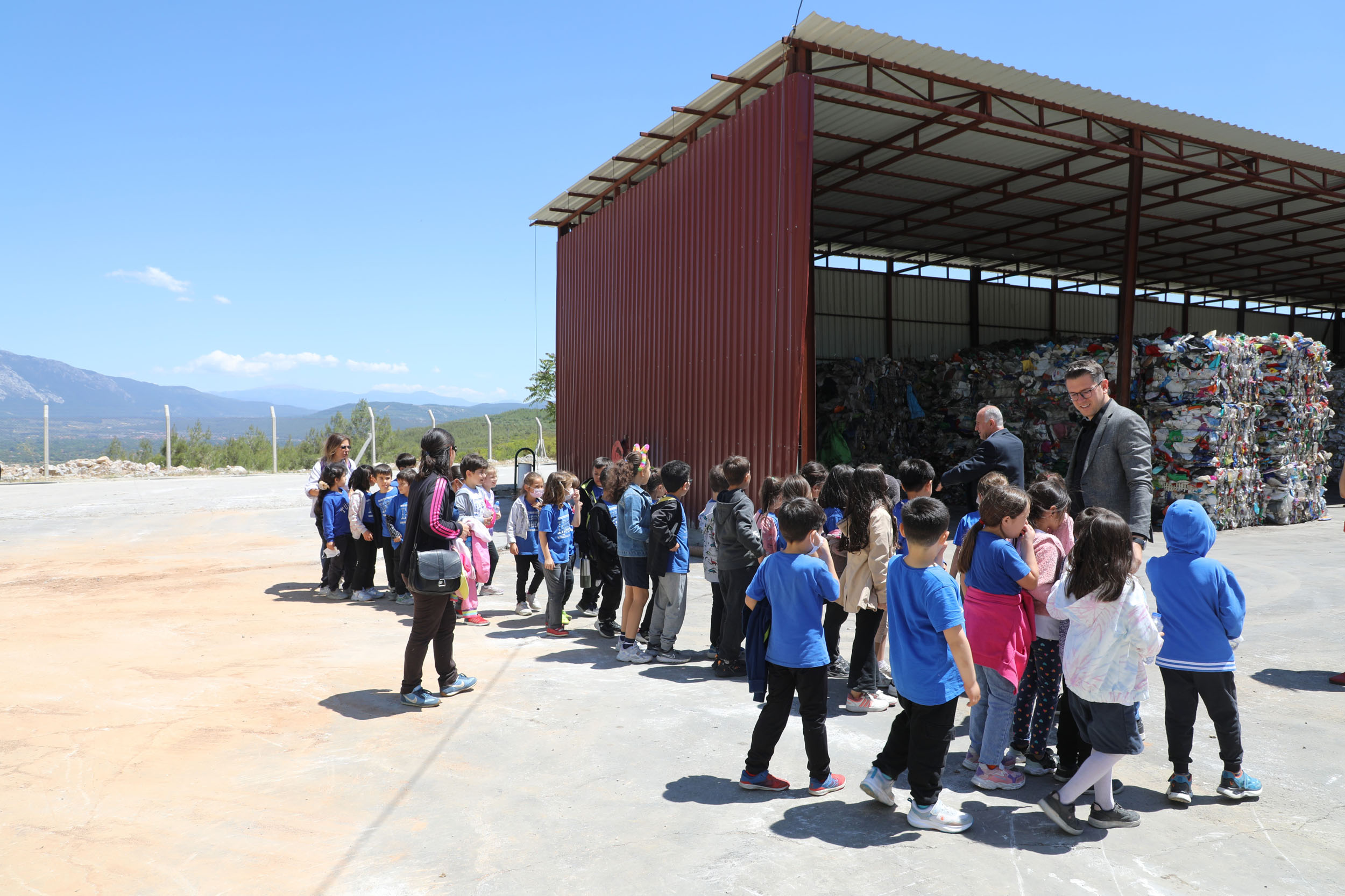 Muğla’da öğrenciler, çöplerin nasıl bertaraf edildiğini öğrendi