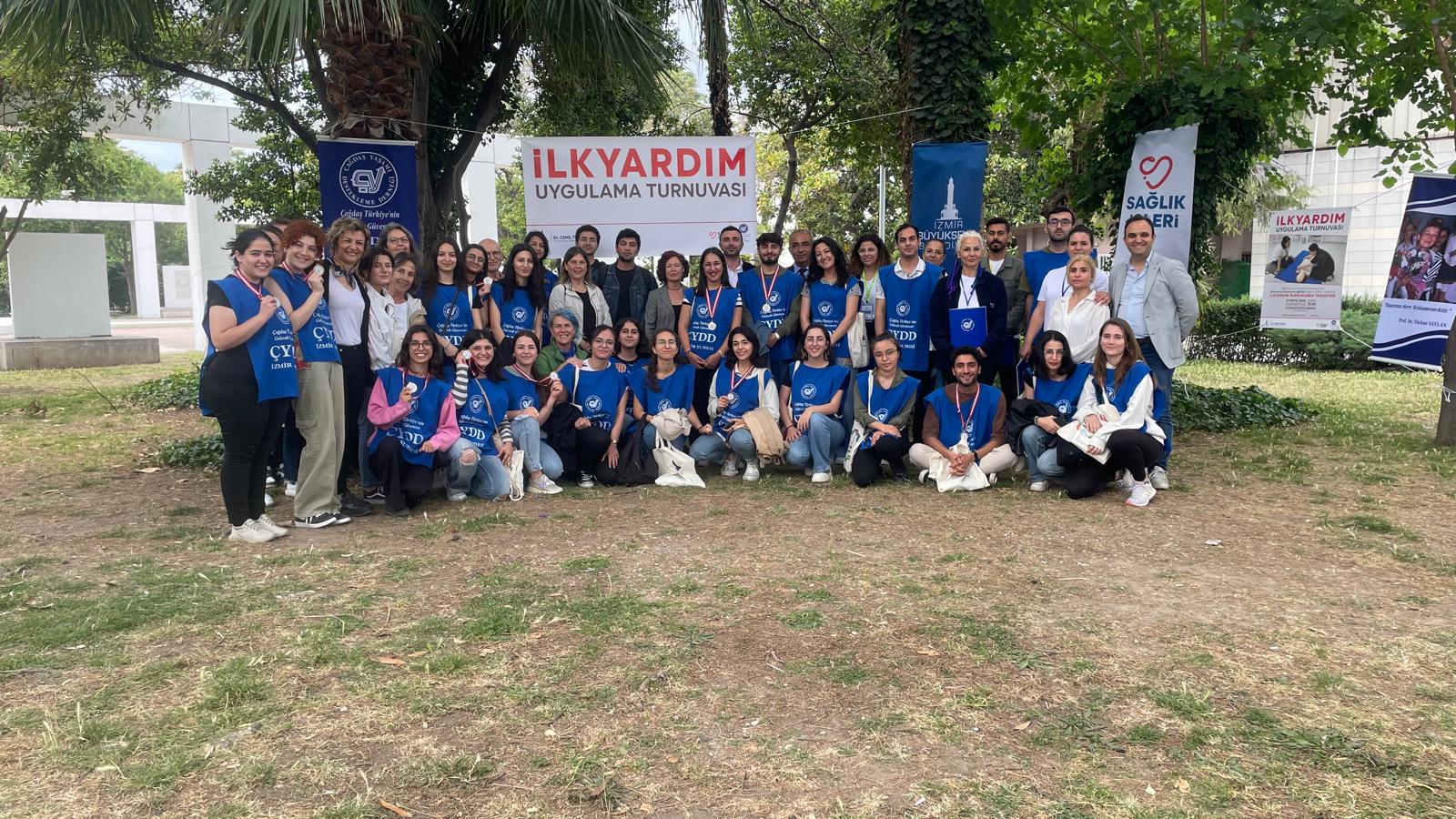 İzmir’de gençlere “Afetlerde İlk Yardım Eğitimi” verildi
