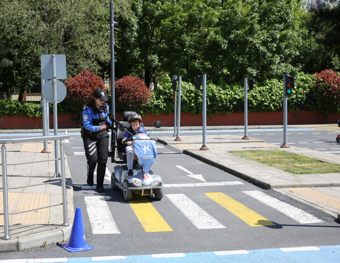 Küçükçekmece’de özel çocuklar trafik kurallarını öğrendi