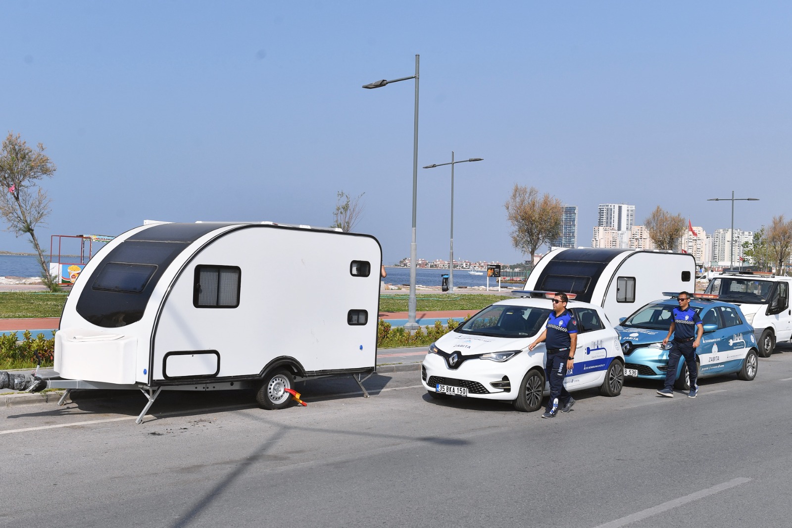 İzmir’de yol kenarına bırakılan karavanlara yönelik çalışma