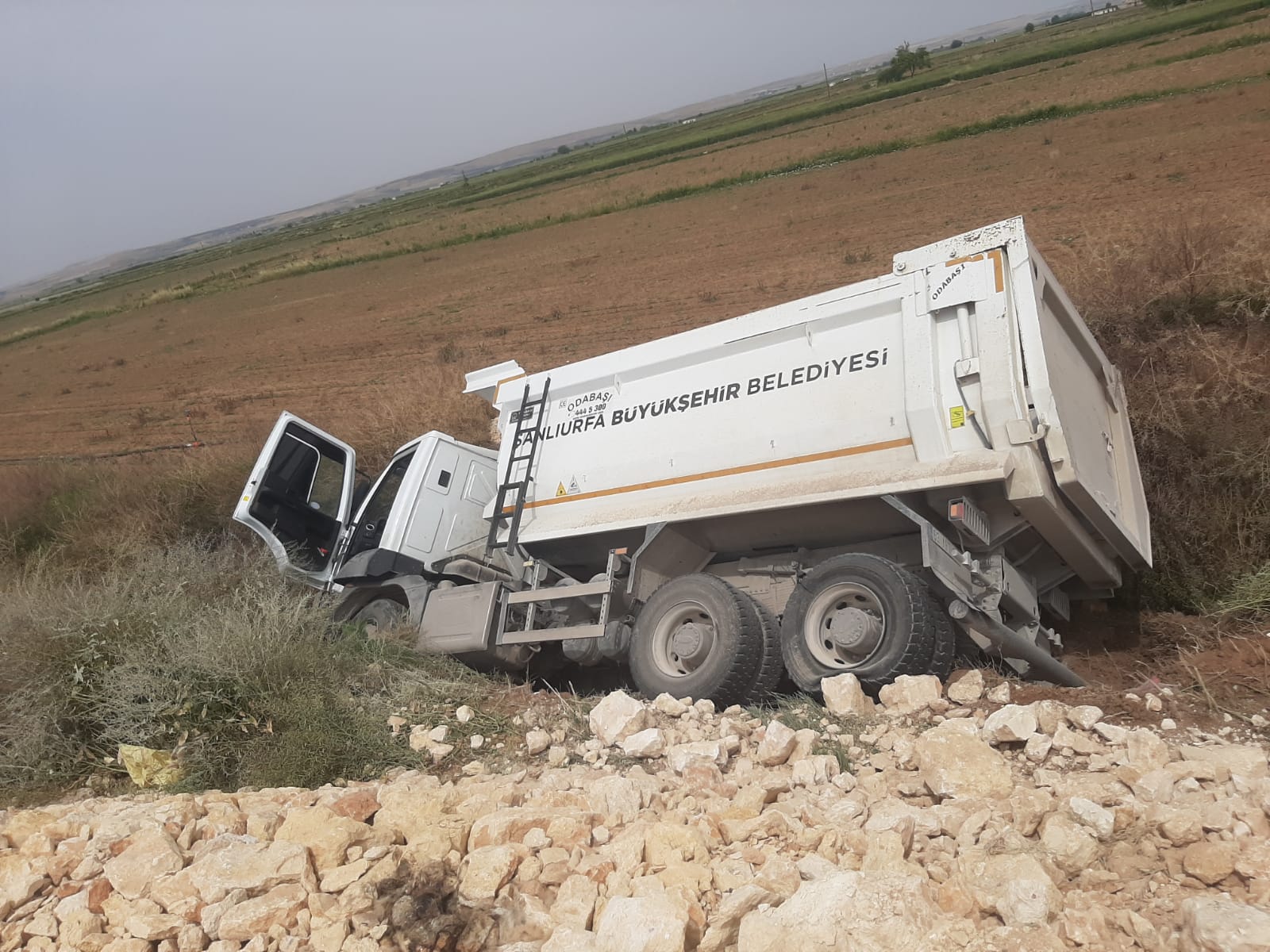 Şanlıurfa’da belediye kamyonu ile traktör çarpıştı: 2 yaralı