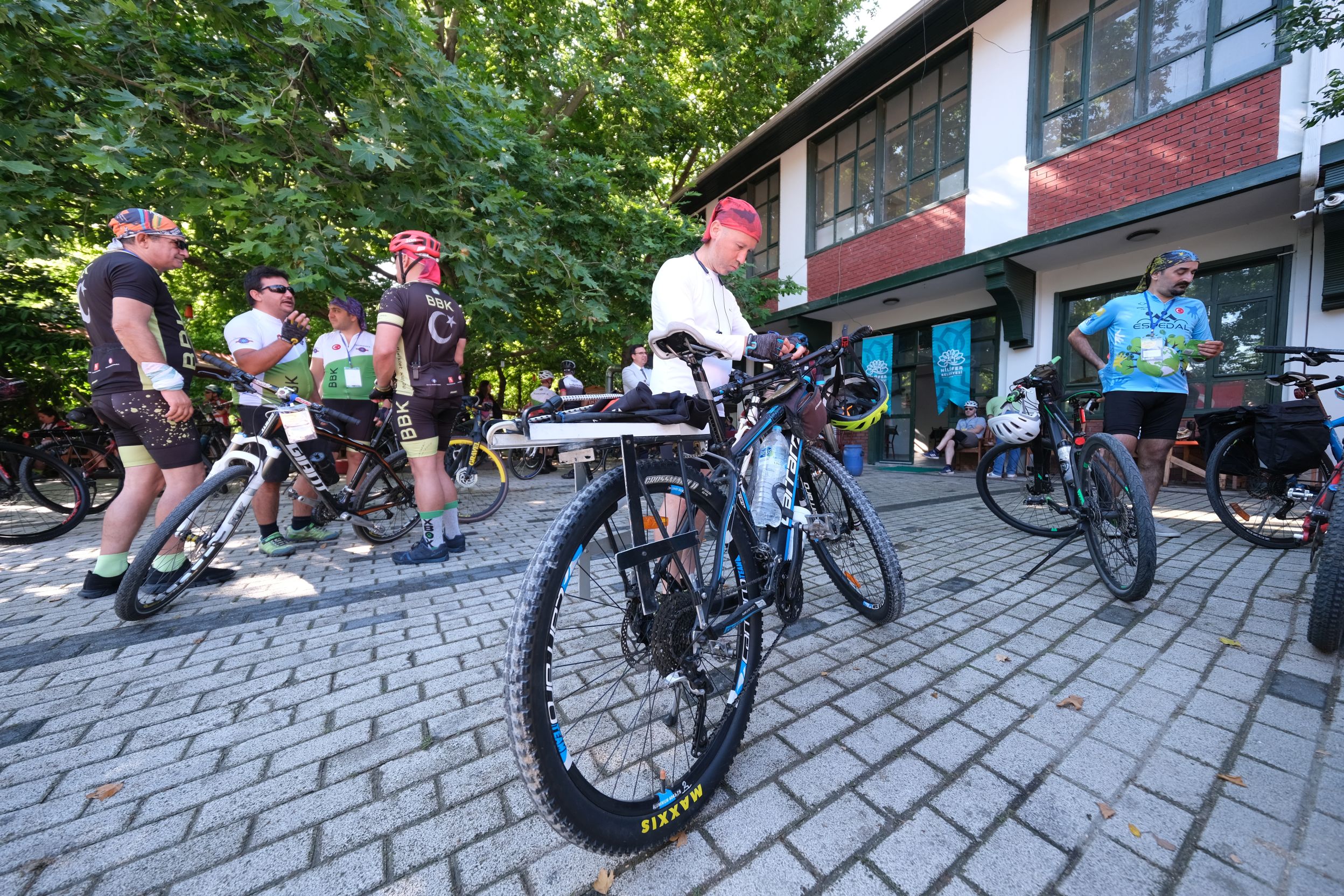 Bisiklet tutkunları Dünya Bisiklet Günü’nde Mysia Yolları’nda pedal çevirdi