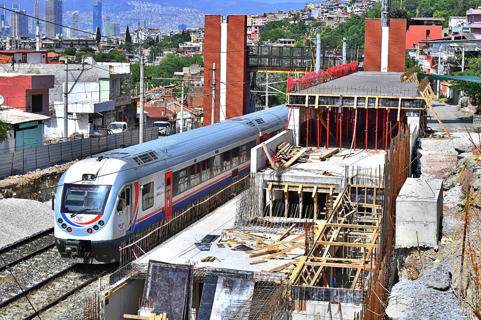 Katip Çelebi Üniversitesi ve Gürçeşme, İZBAN’a bağlanıyor