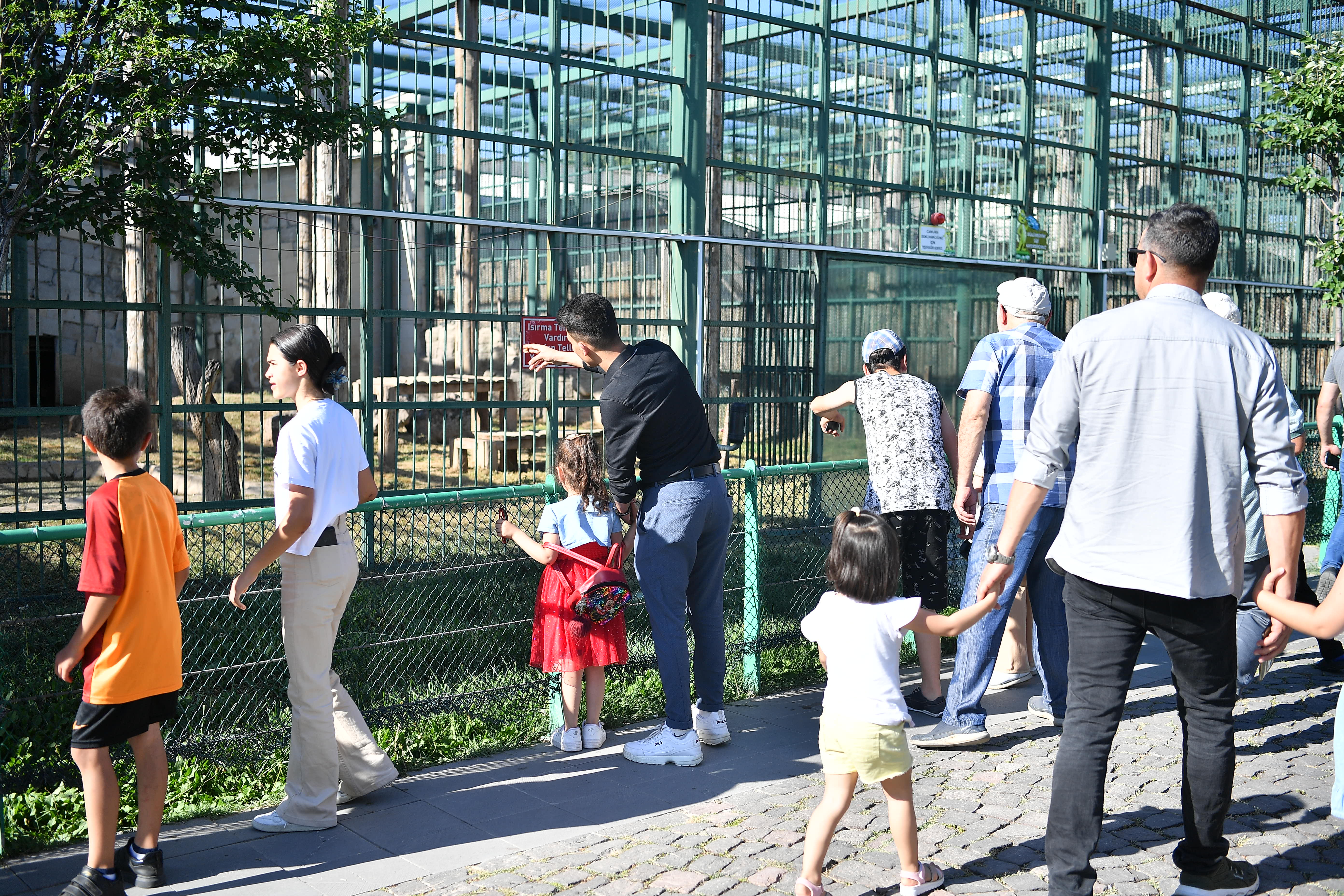 Kayseri’deki hayvanat bahçesi 3 günde 30 bin kişiyi ağırladı