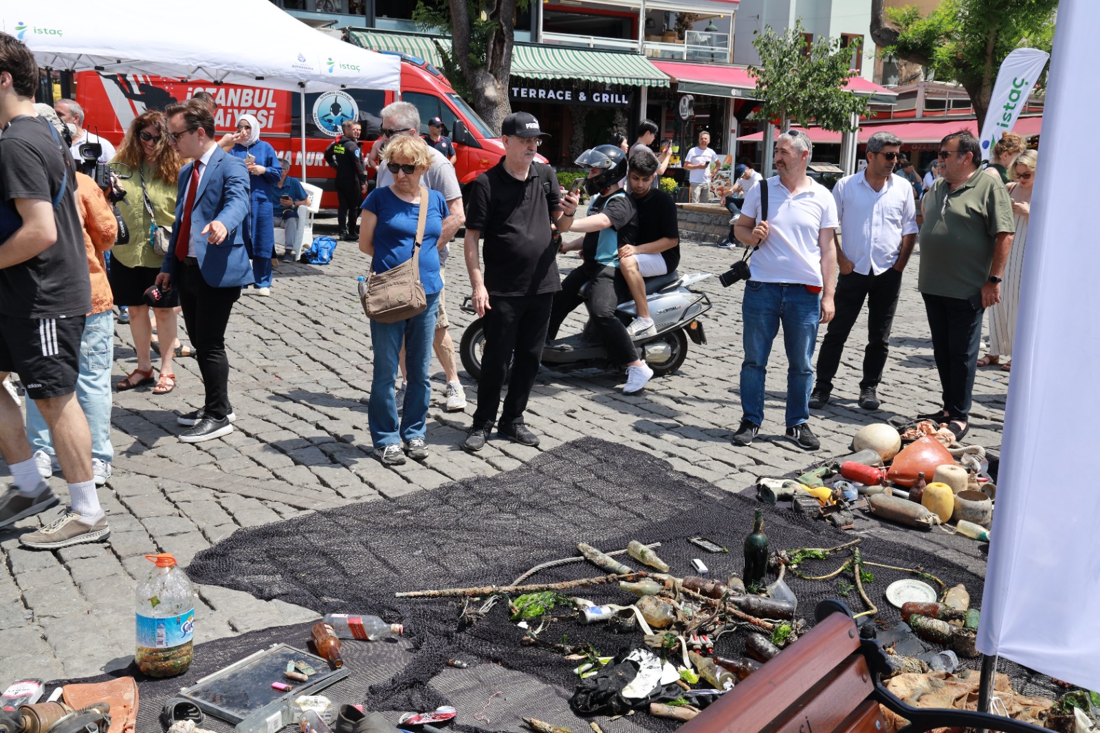 İstanbul’da dalgıçlar su altı temizliği yaptı