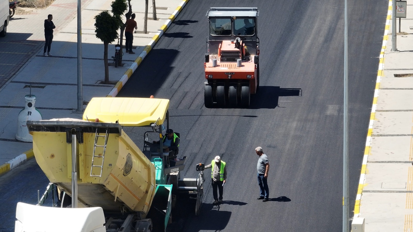 İzmir’de bozuk yolların bakım ve onarımı ile ilgili çalışmalar başladı