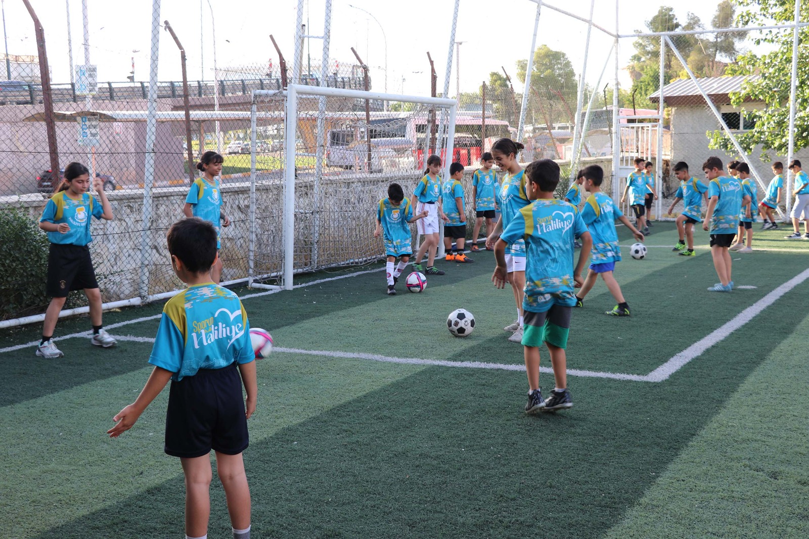 Haliliye Belediyesi Yaz Spor Okullarında Tekvando ve Futbol Kursu veriliyor