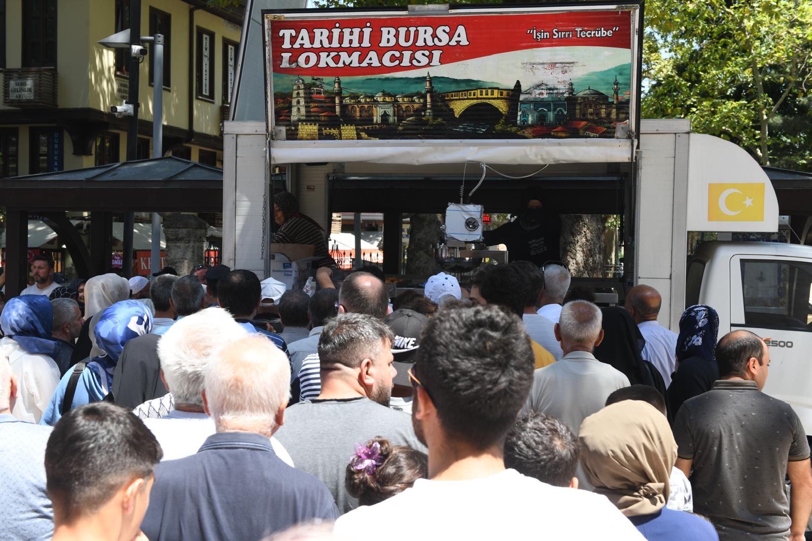 Osmangazi’de 15 Temmuz şehitleri için lokma ikramı yapıldı