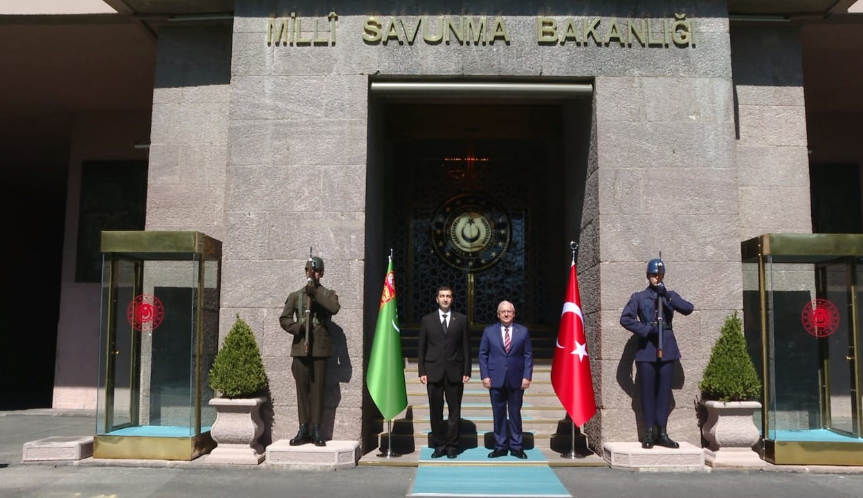 Milli Savunma Bakanı Güler, Türkmenistanlı mevkidaşı Gündogduyev ile görüştü