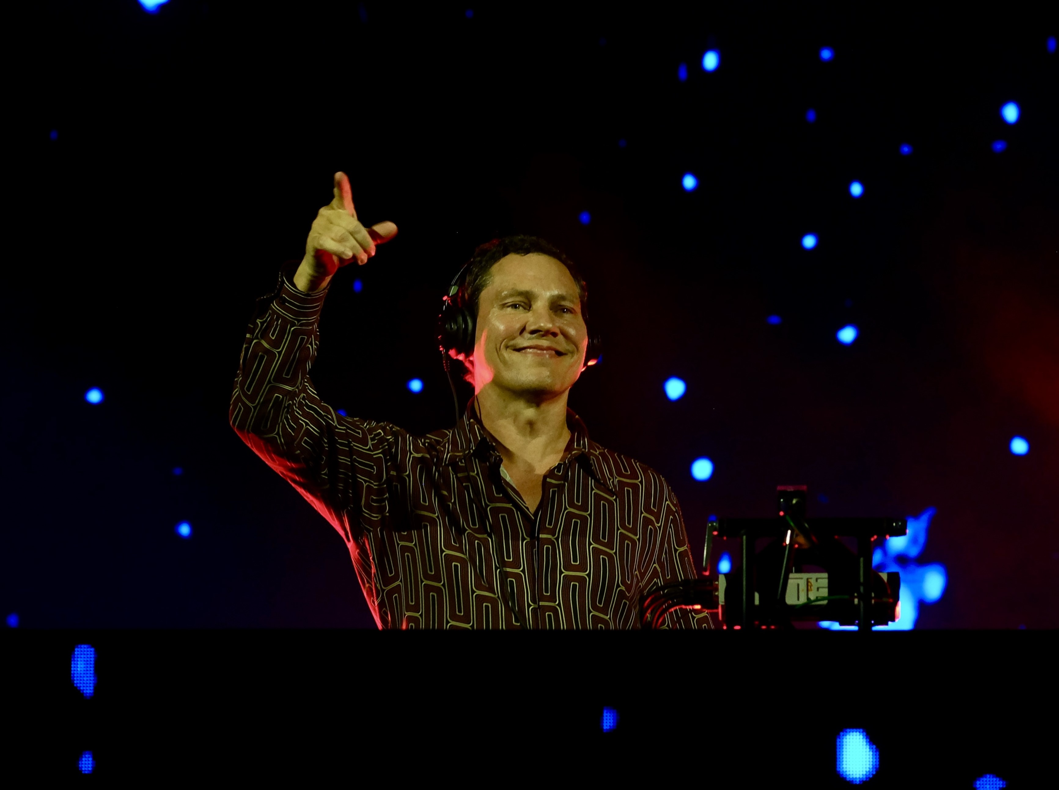 Tiesto, İstanbul’da on binlerle buluştu!