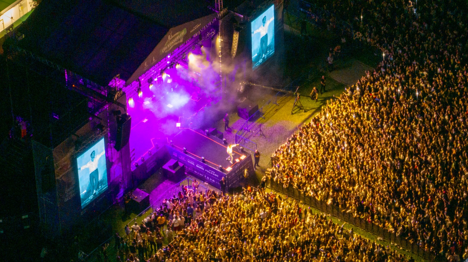 İzmir’de Çim Konserleri, Mert Demir ile başladı