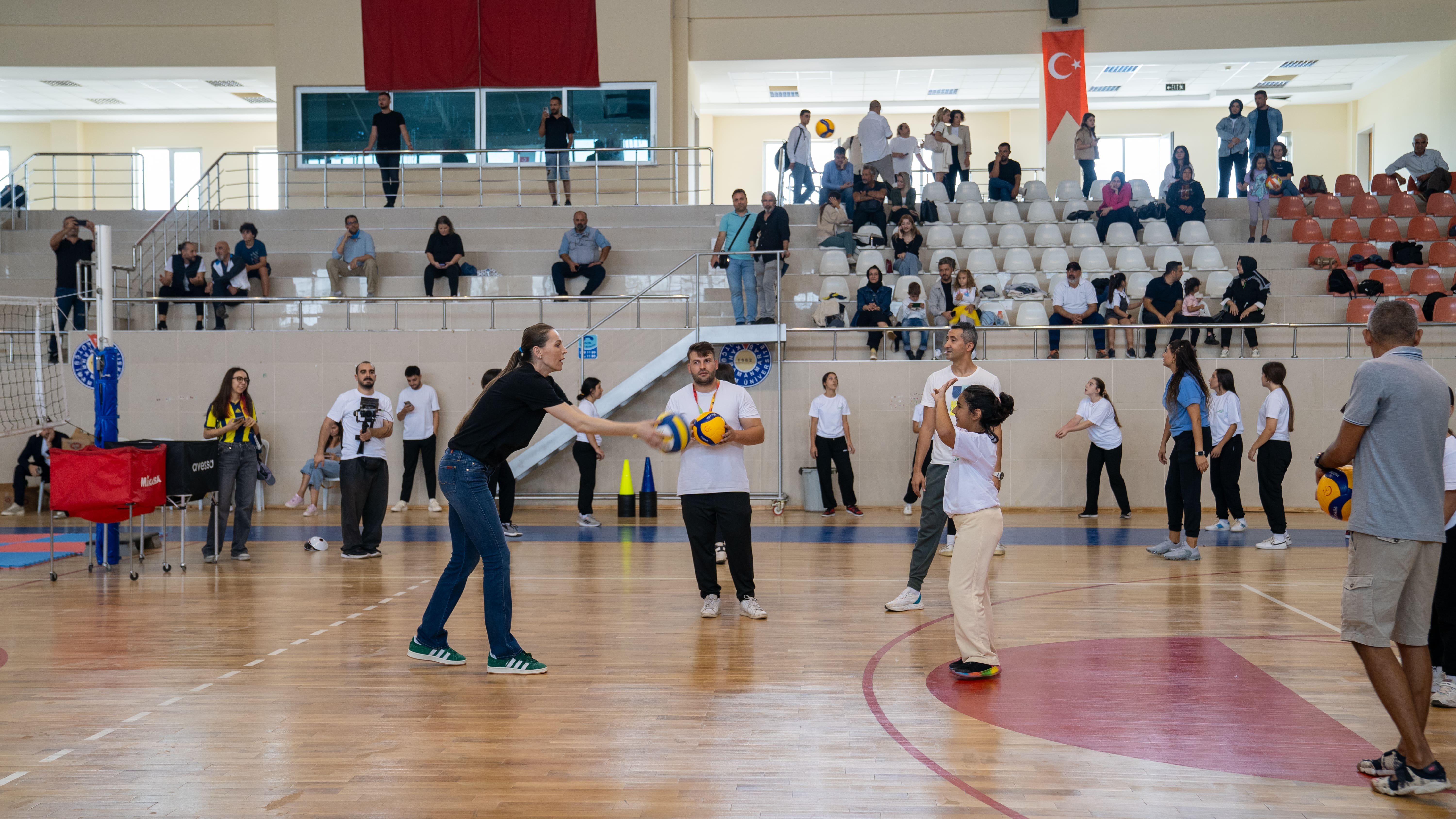 Team Paribu ve İhtiyaç Haritası, Kahramanmaraş’ta spor alanı inşa etti