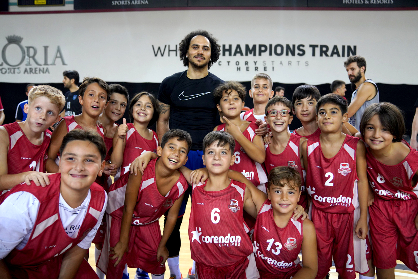 Muratpaşa Belediyespor U11 Baketbol Takımı, Anadolu Efes SK kampını ziyaret etti