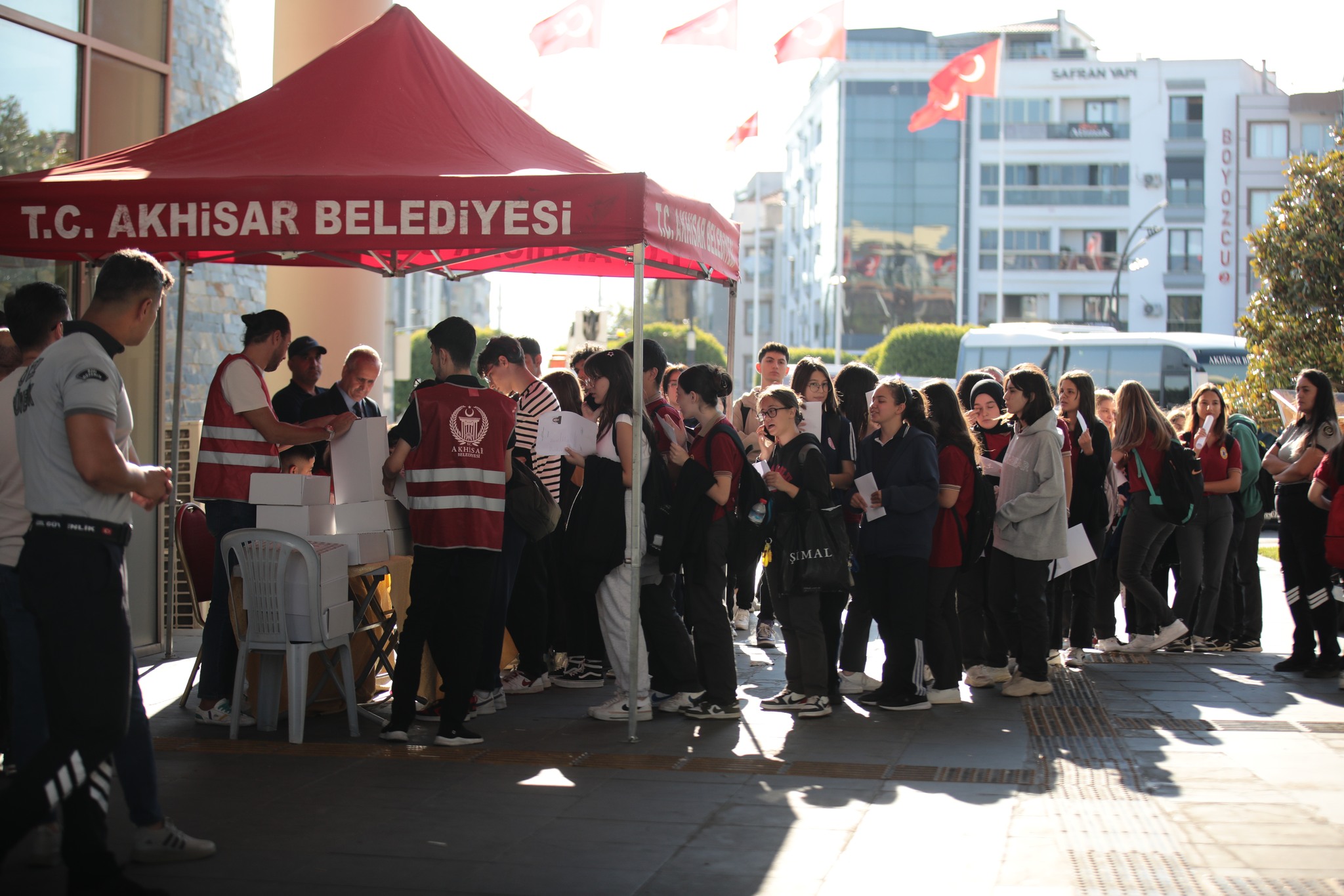 Akhisar Belediyesi’nden üniversiteye hazırlanan öğrencilere destek