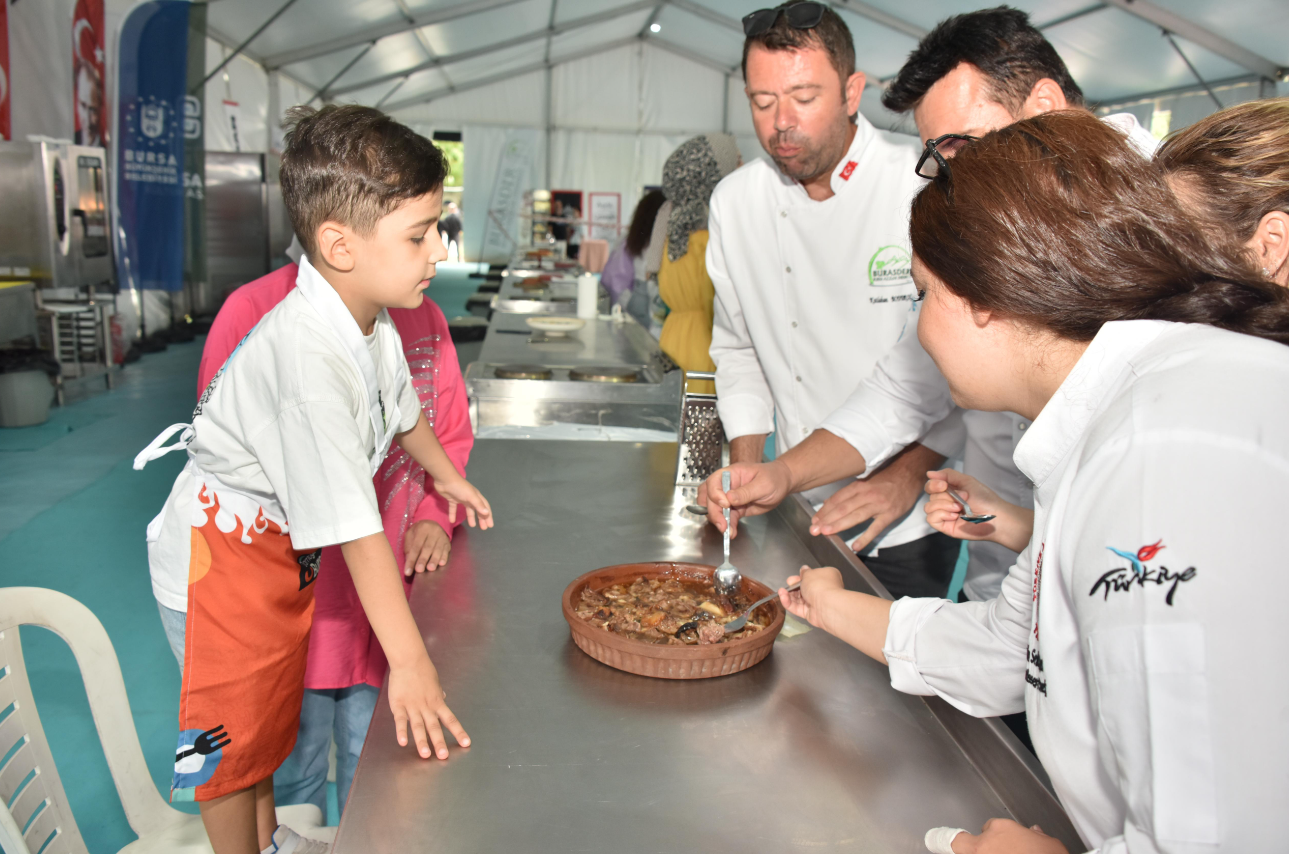 Bursa Gastronomi Festivali’nde 3 günde 500 bin ziyaretçi