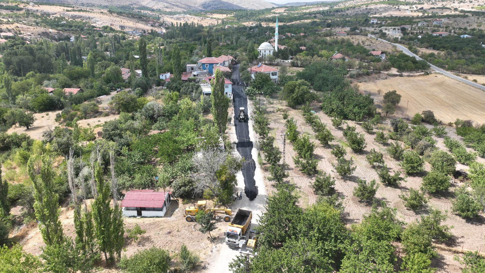 Muğla Büyükşehir Belediyesi, kırsaldaki yol ağlarını güçlendiriyor