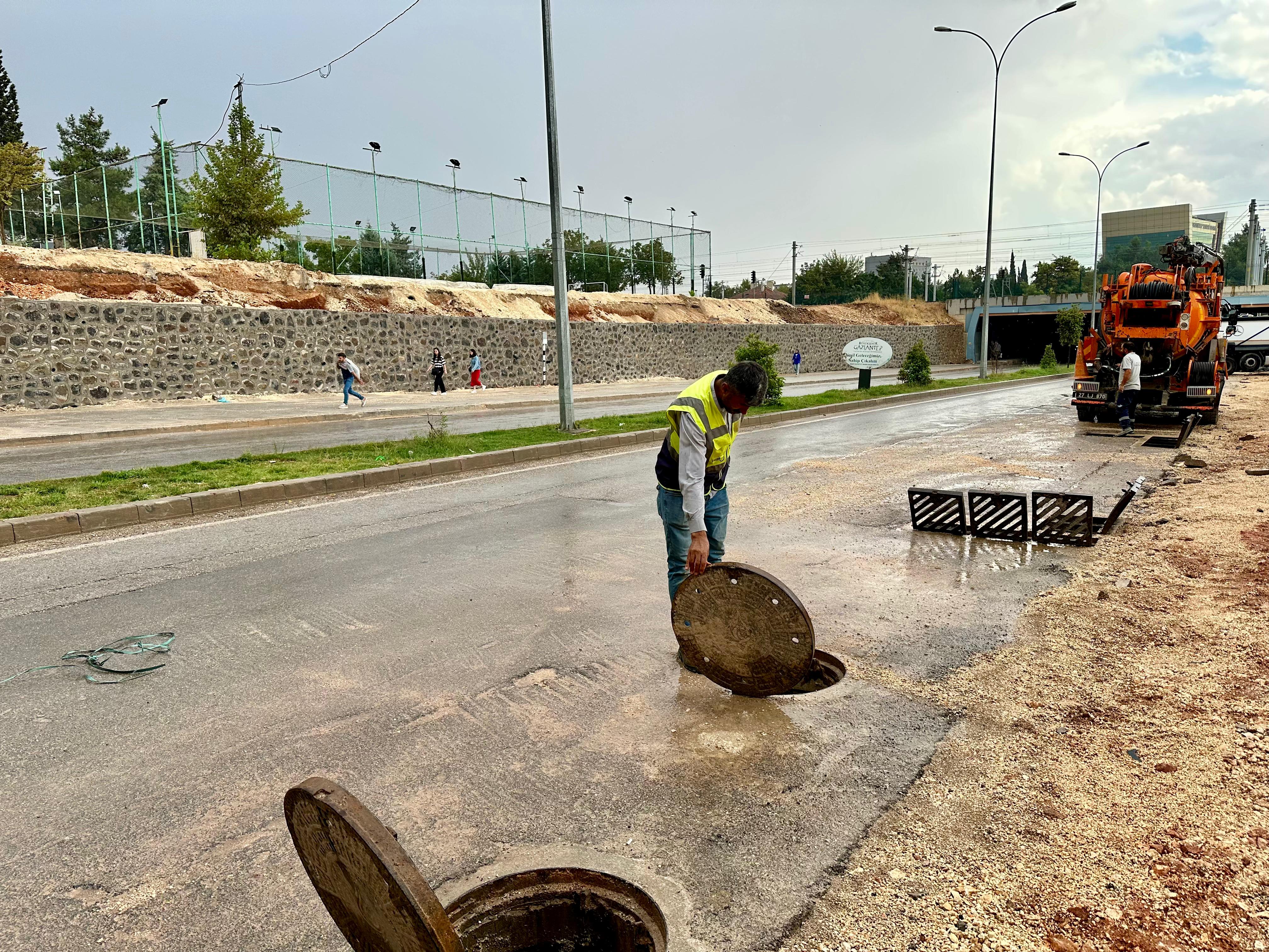 Gaziantep Büyükşehir Belediyesi, yağış uyarısı sonrası harekete geçti