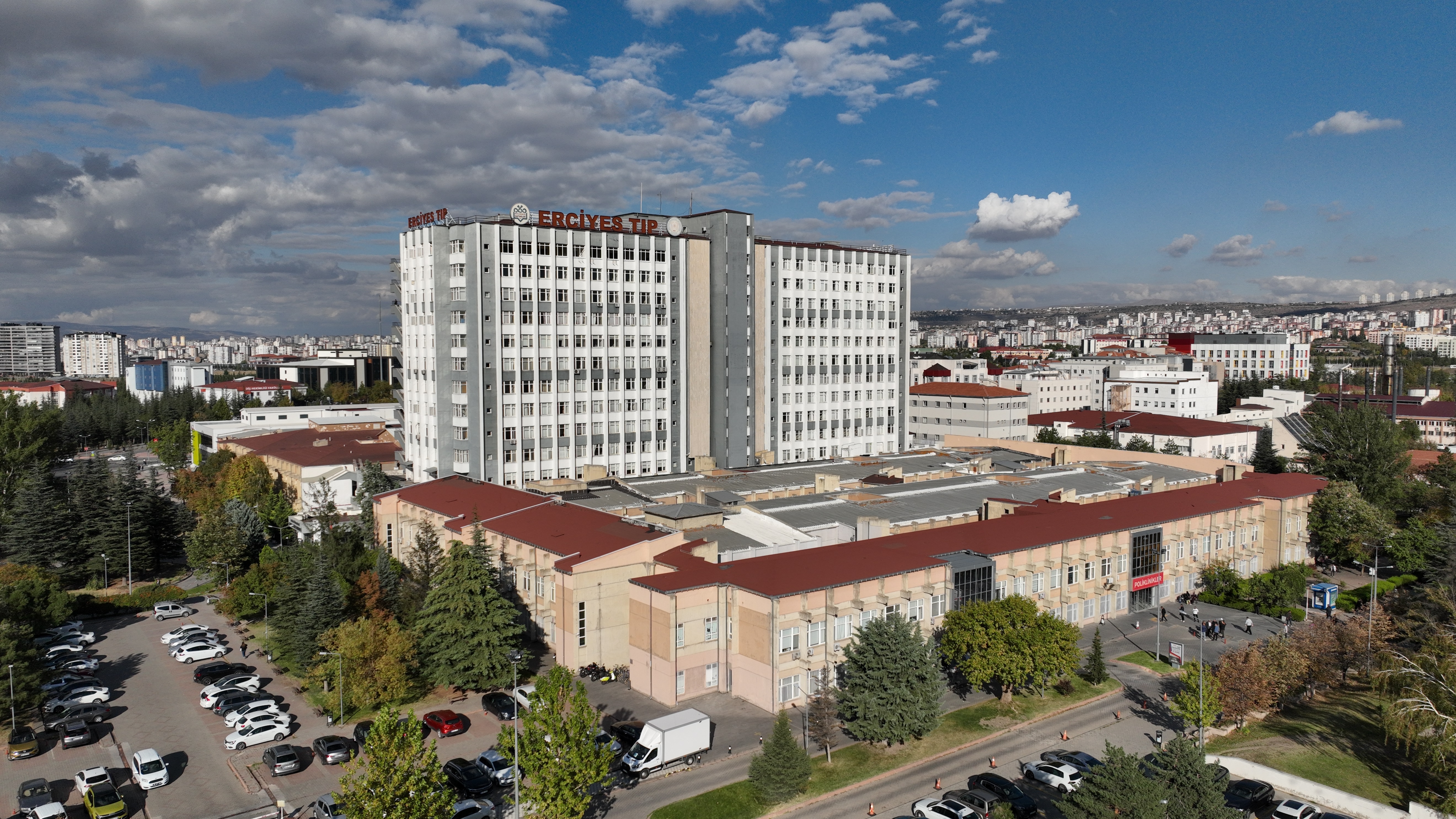 Başkan Büyükkılıç, ERÜ Tıp Fakültesi’nde yenilenen bölümlerin açılışına katıldı