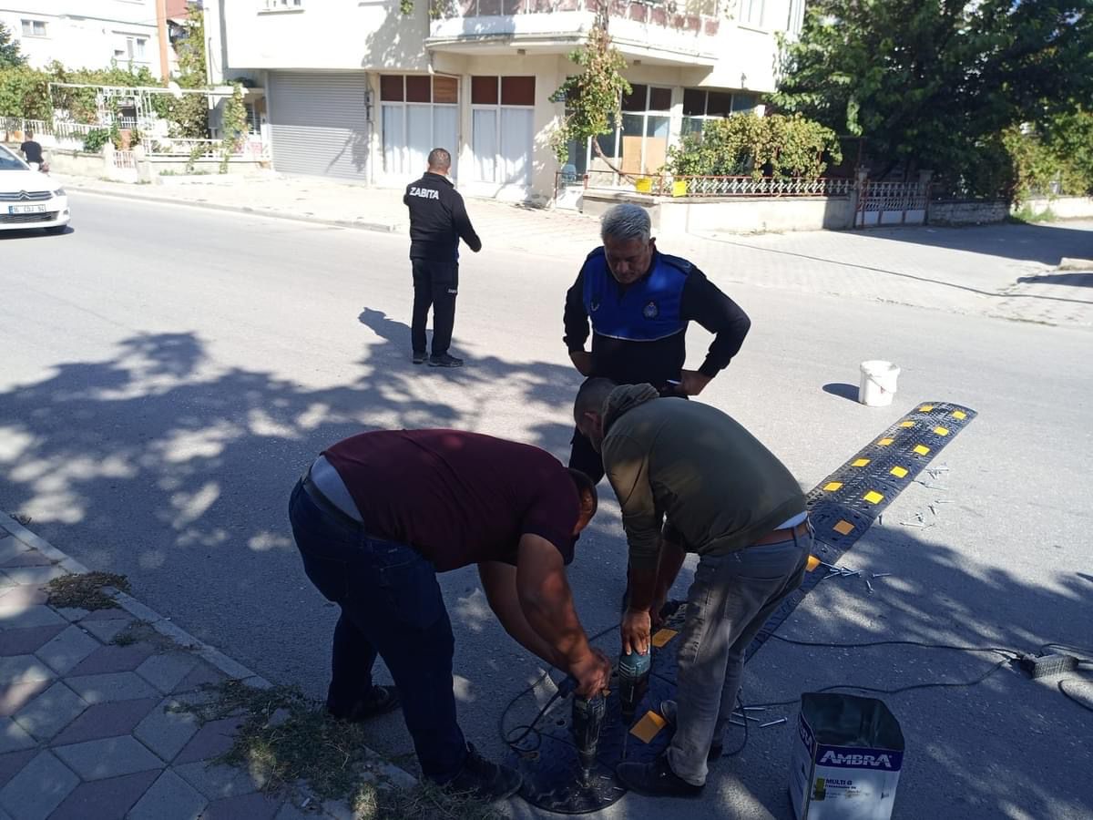 Dinar’da trafik güvenliği için kasis çalışmaları başlatıldı