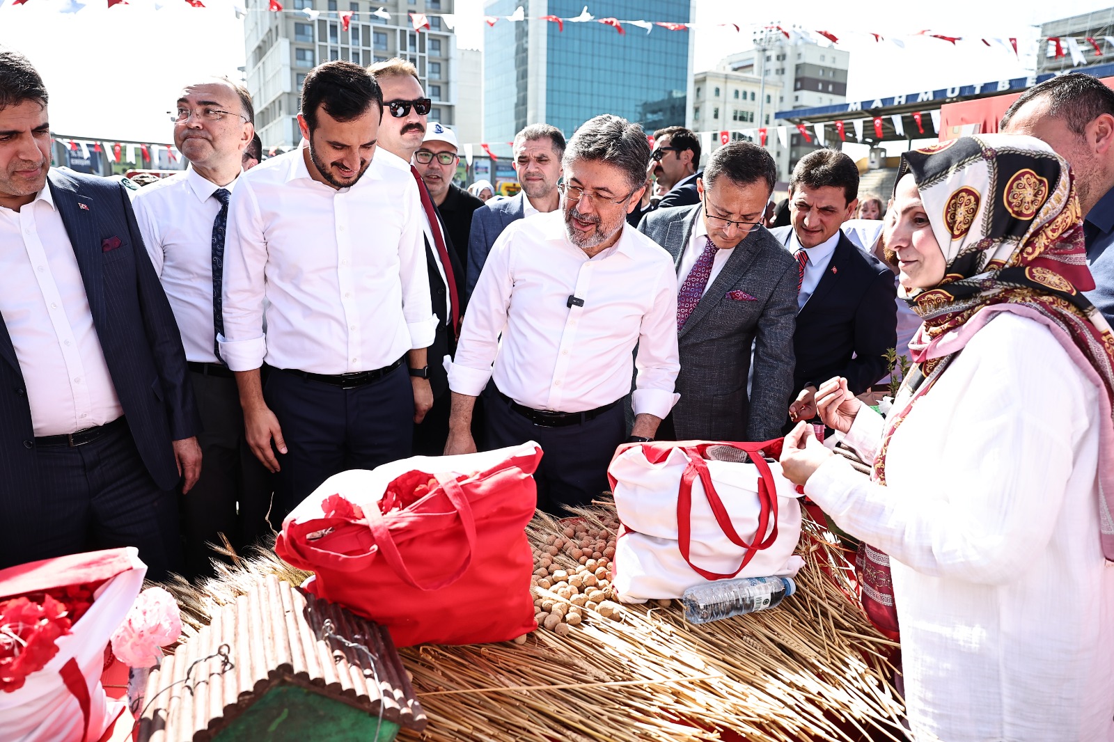 Bakan Yumaklı, Sokak Muhafızları’nı ödüllendirdi