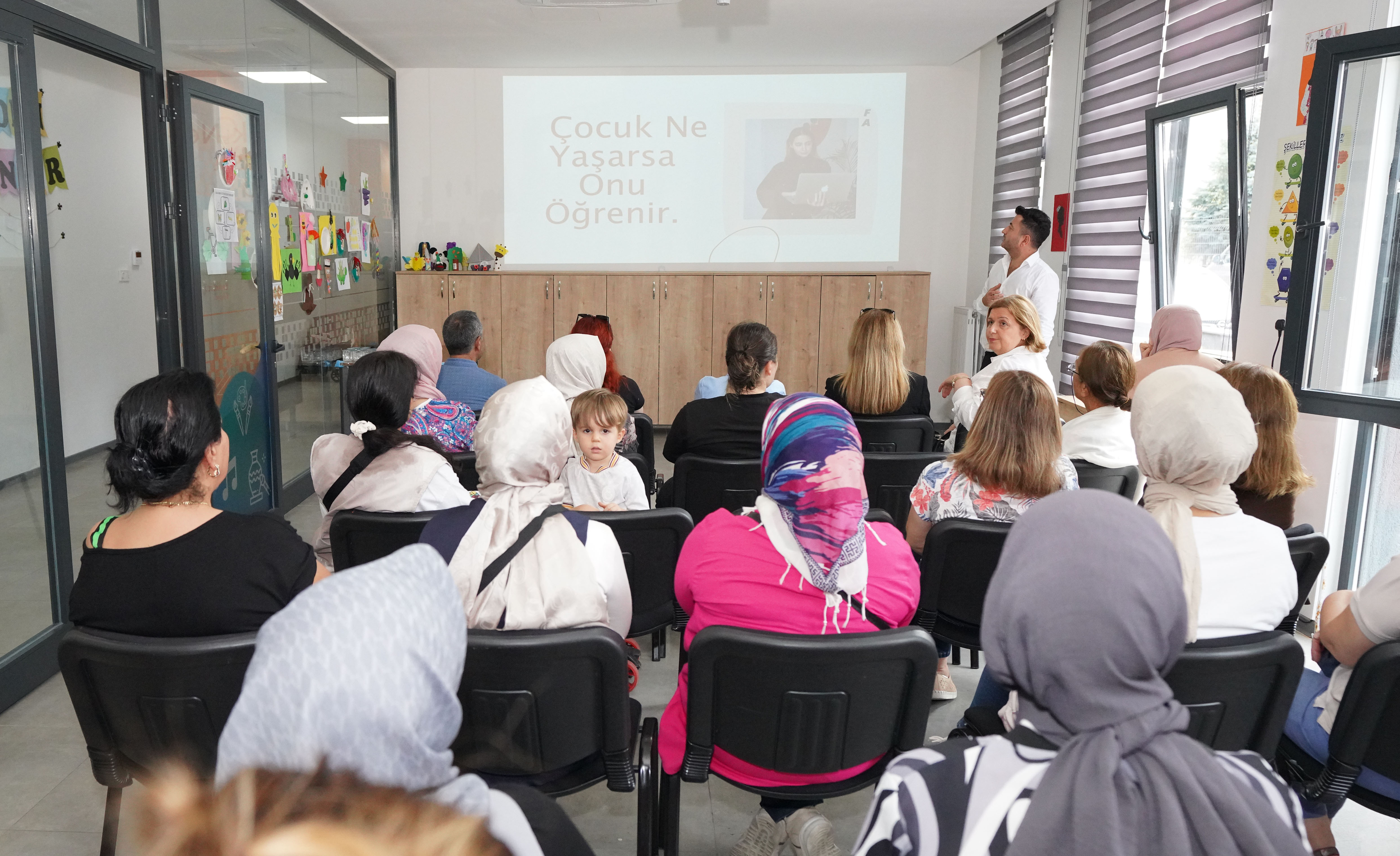 Beylikdüzü’nde “Mükemmeliyetçi Anne Baba Tutumları” adlı seminer gerçekleştirildi