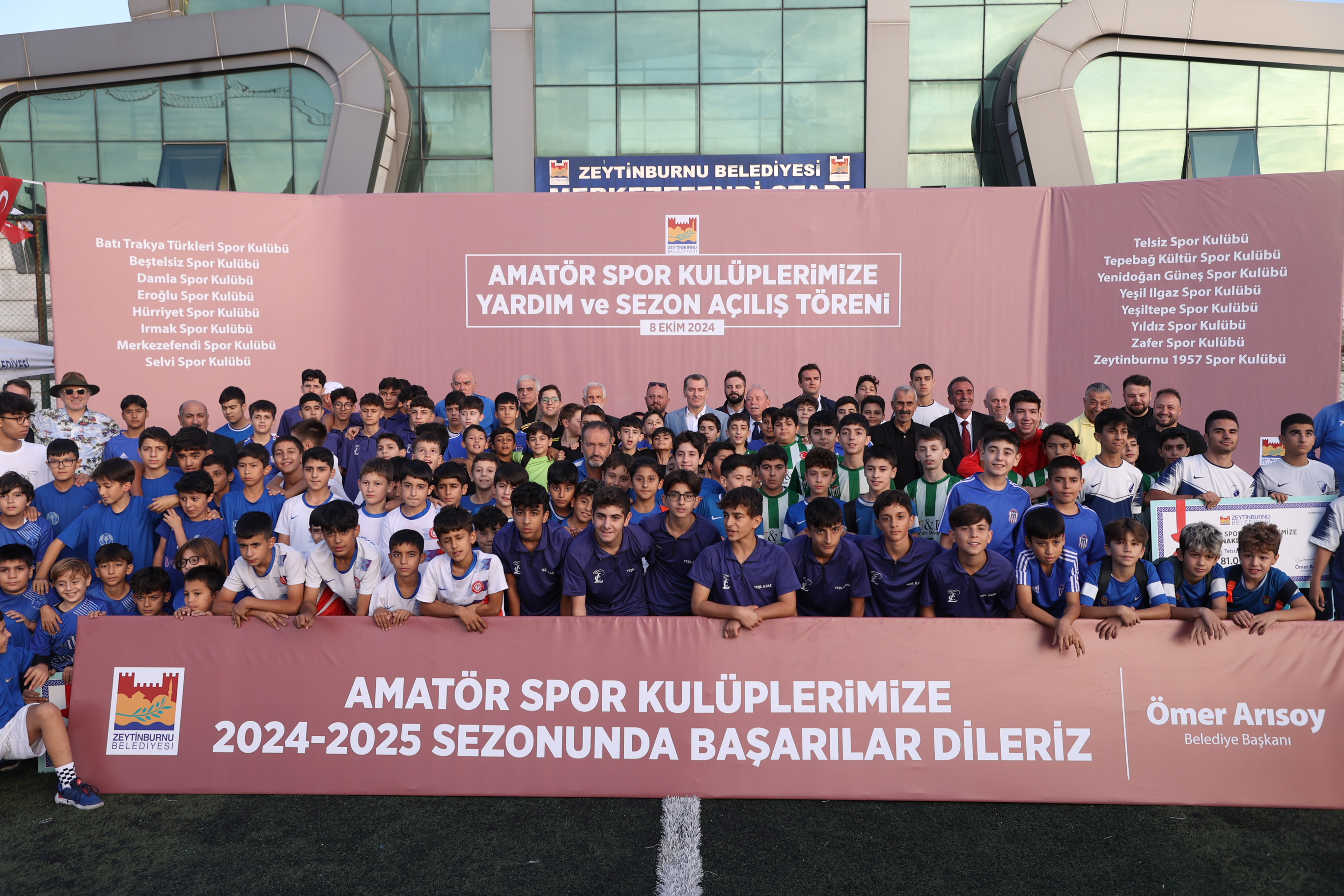 Zeytinburnu’ndaki amatör futbol kulüplerine nakit desteği devam ediyor