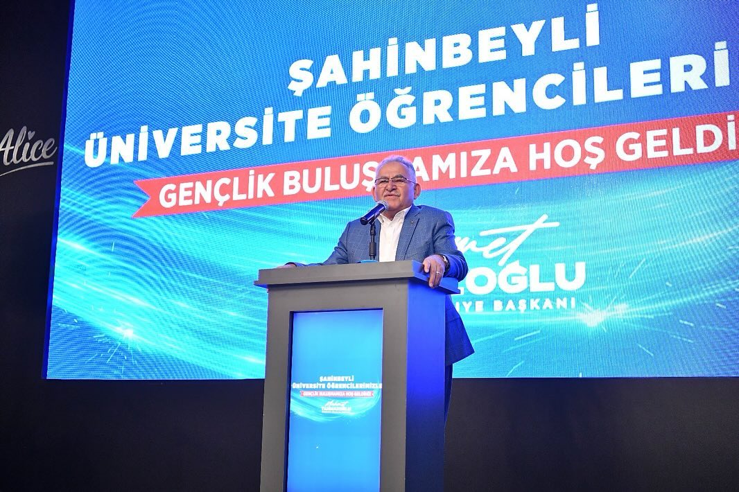 Başkan Büyükkılıç, Şahinbeyli Öğrenci Buluşmasında öğrencilerle bir araya geldi