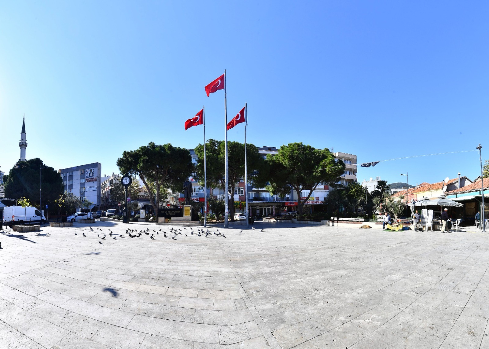 İzmir Büyükşehir Belediyesi, Abdullah Arda Meydanı’nı yeniledi