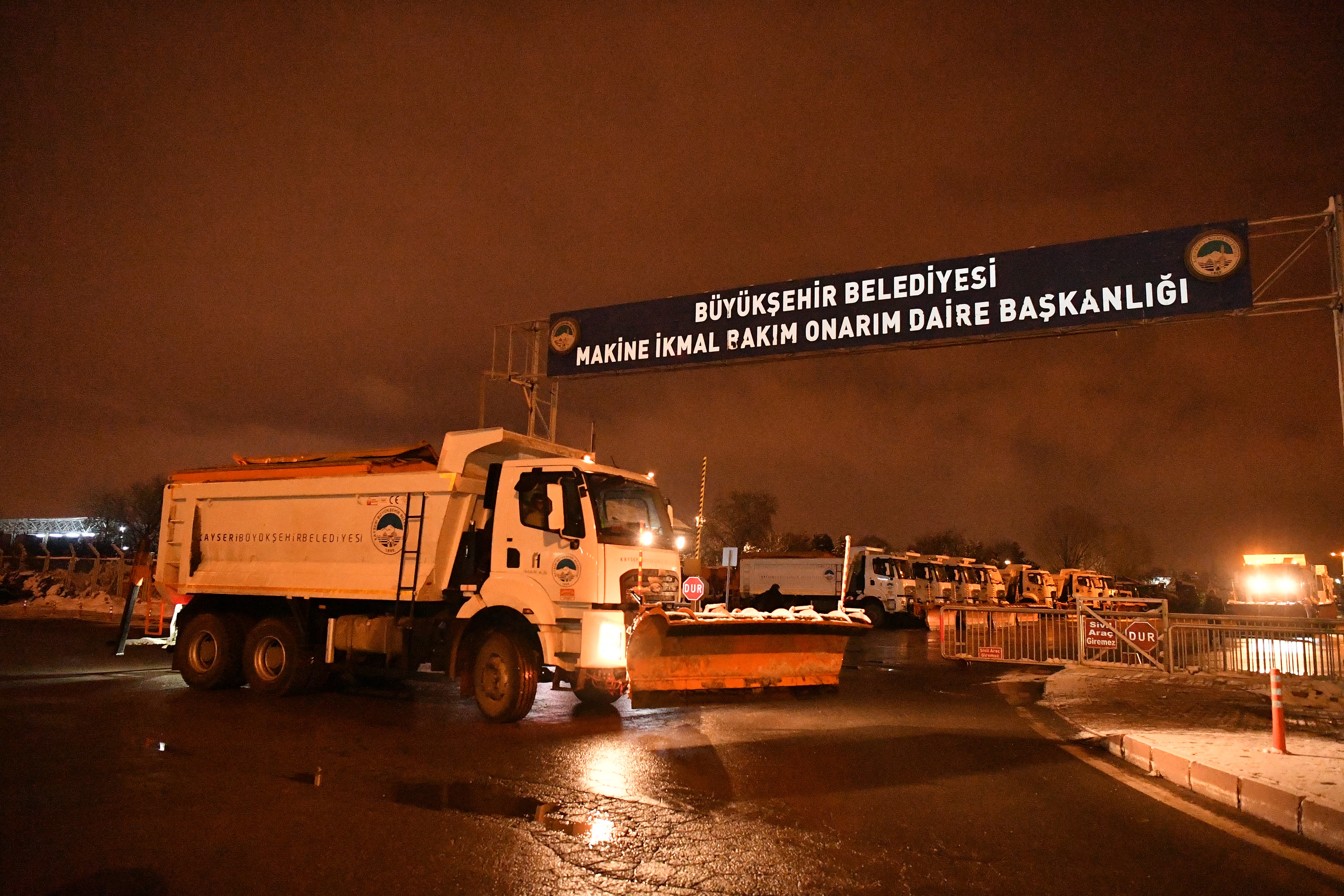 Başkan Büyükkılıç: Gece gündüz demeden sahadayız