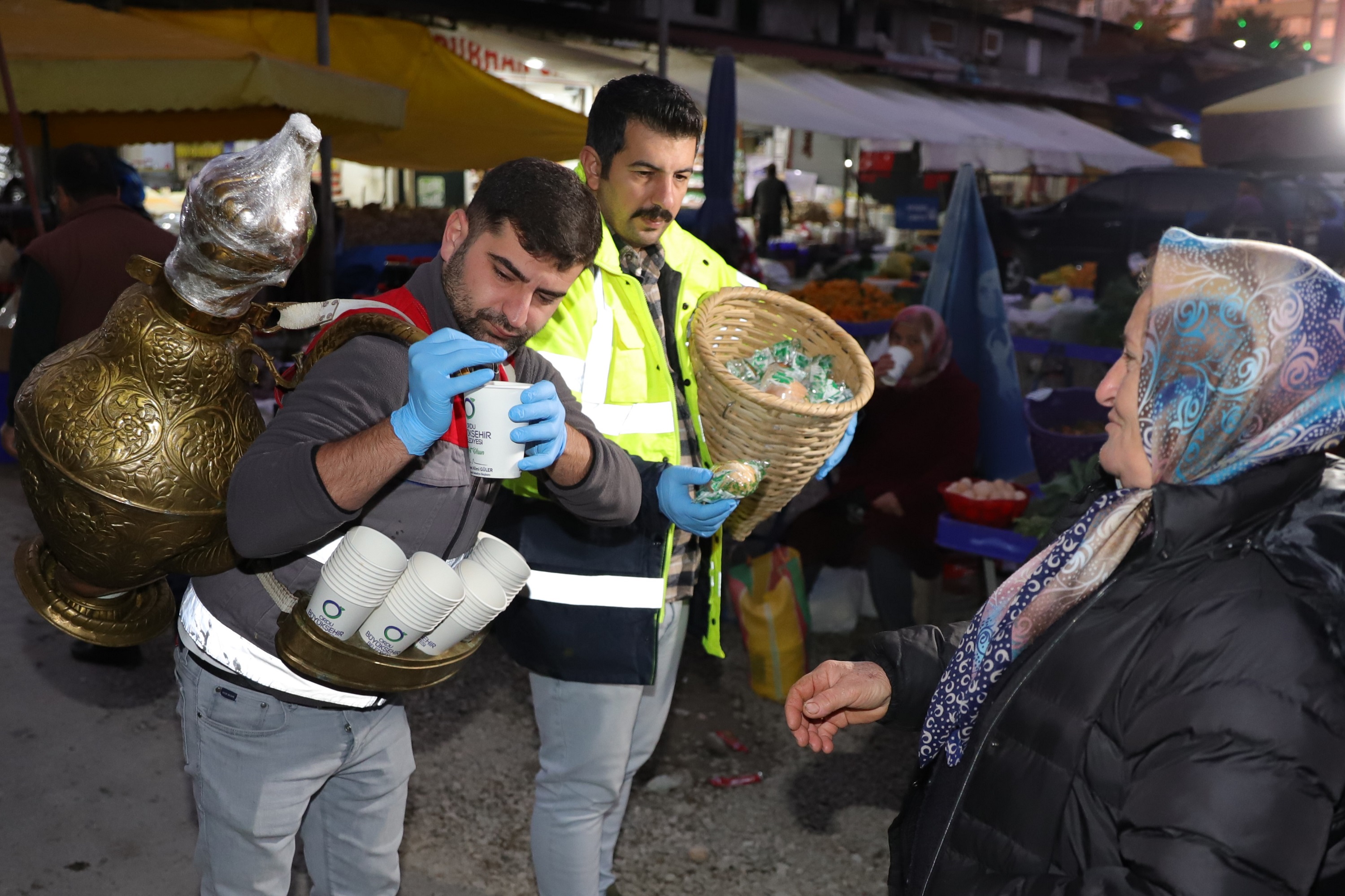 Ordu Büyükşehir’den Çarşamba Pazarı esnafına çorba ikramı