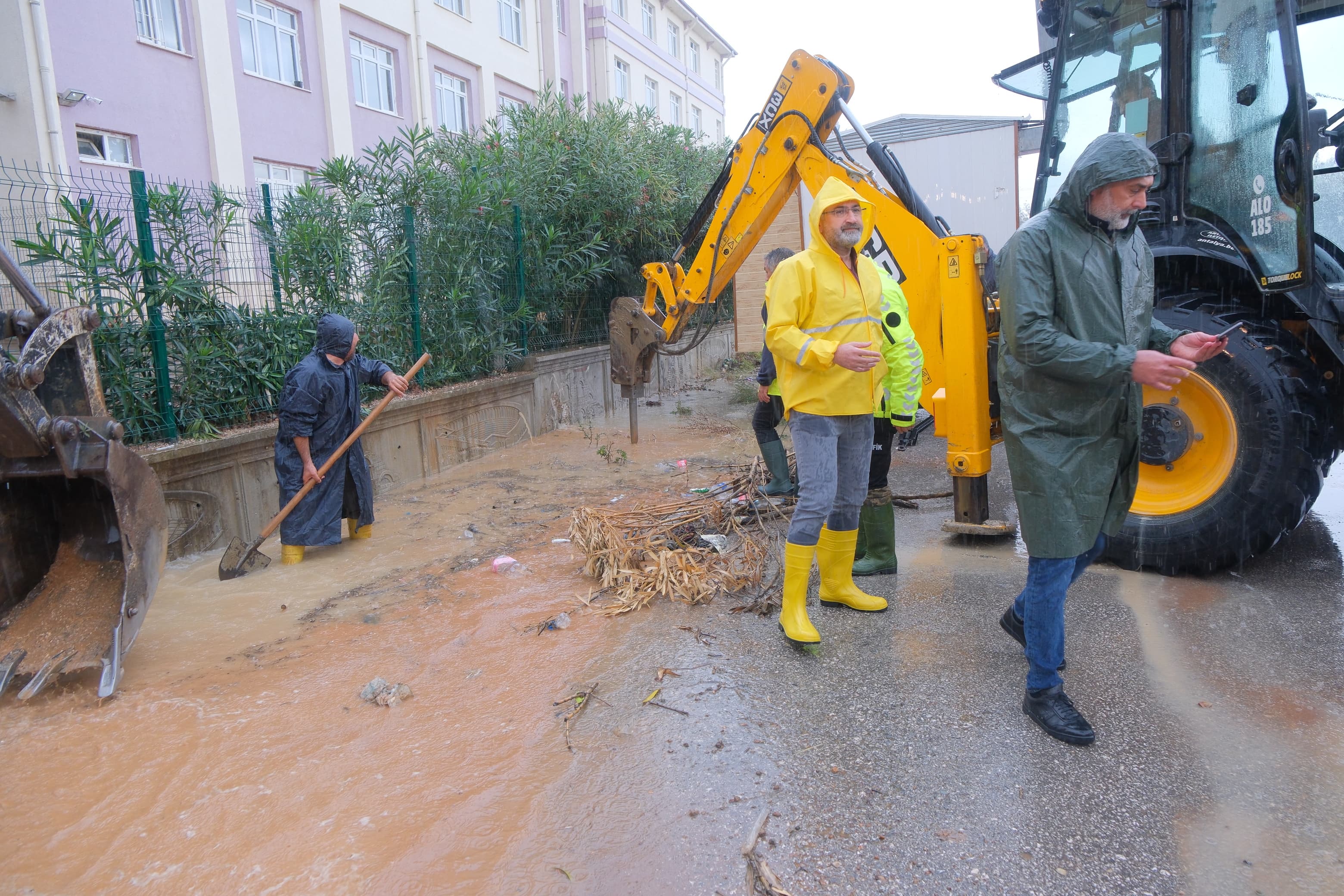 Antalya’da turuncu kod mesaisi