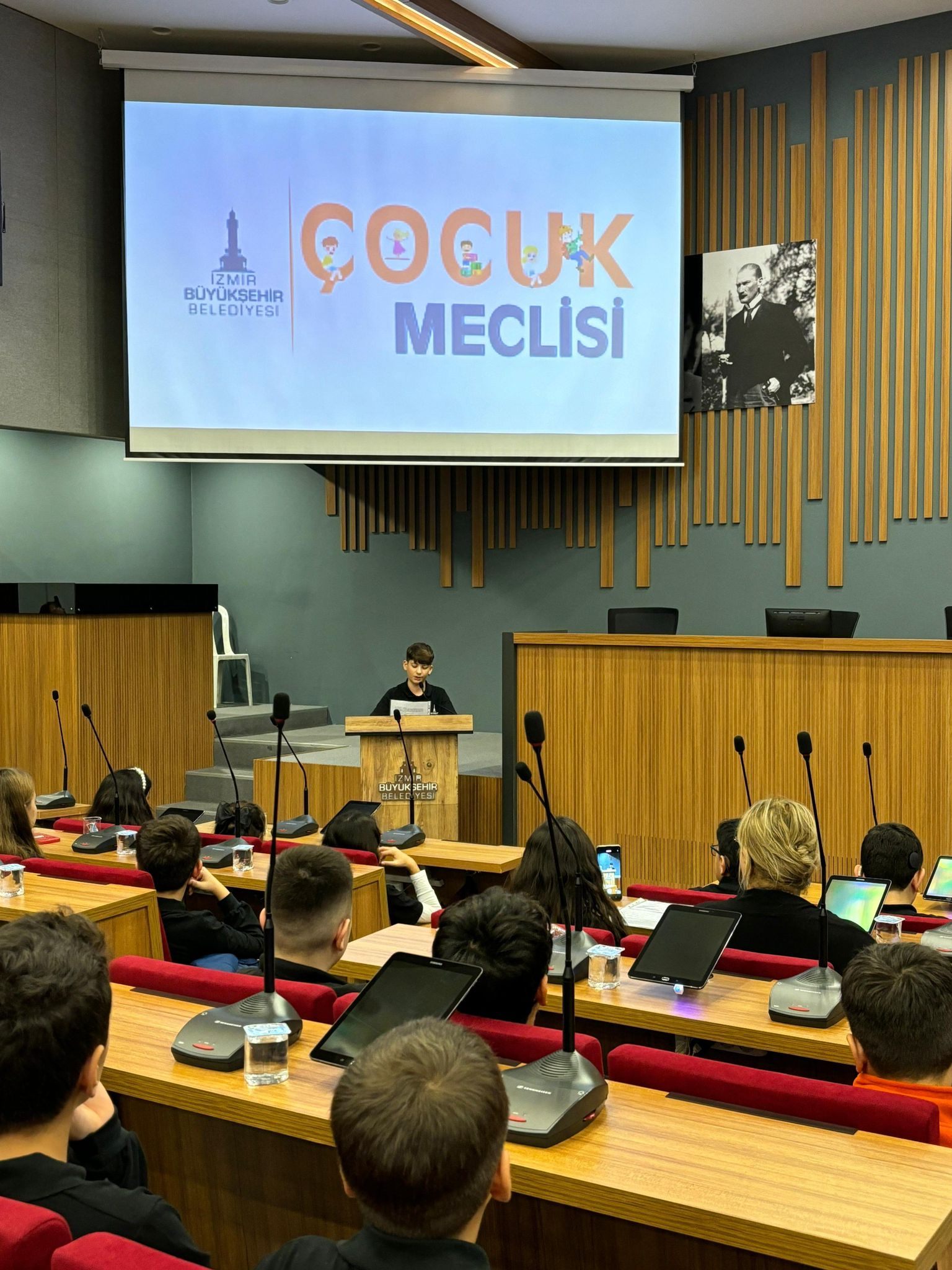 İzmir Çocuk Meclisi ilk toplantısını yaptı