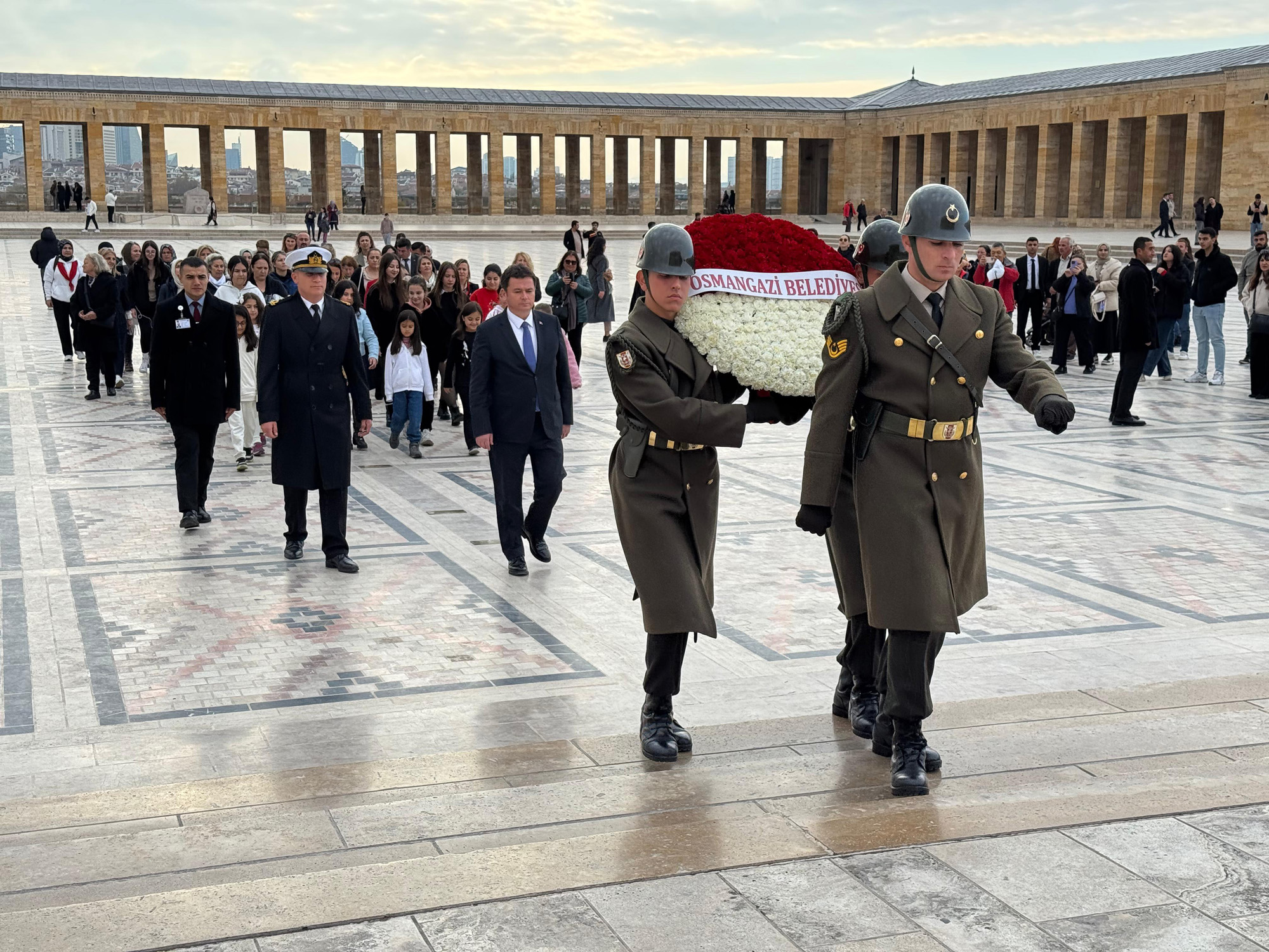 Başkan Aydın, Osmangazili çocuklar ile Ata’nın huzuruna çıktı