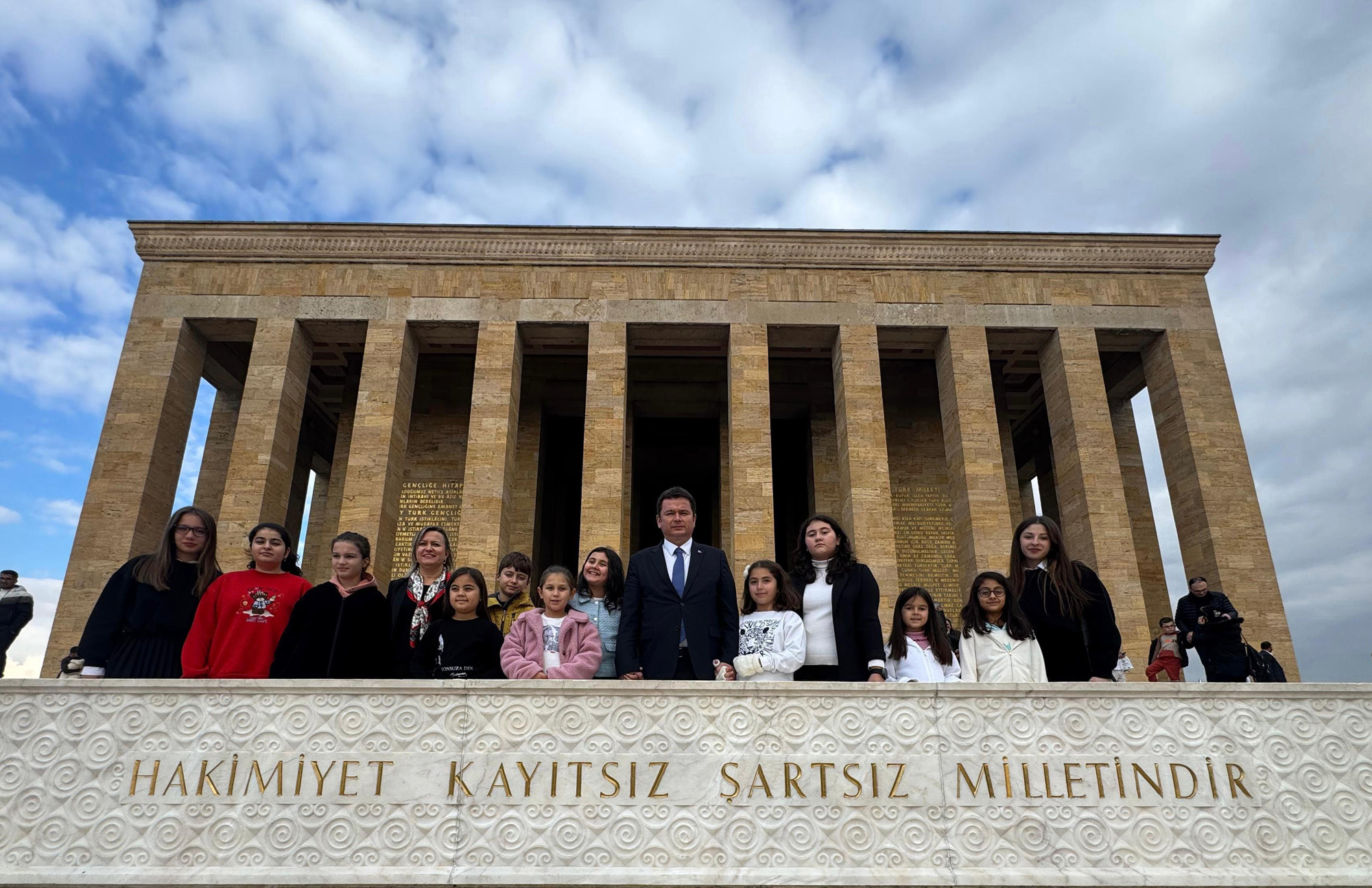 Başkan Aydın, Osmangazili çocuklar ile Ata’nın huzuruna çıktı