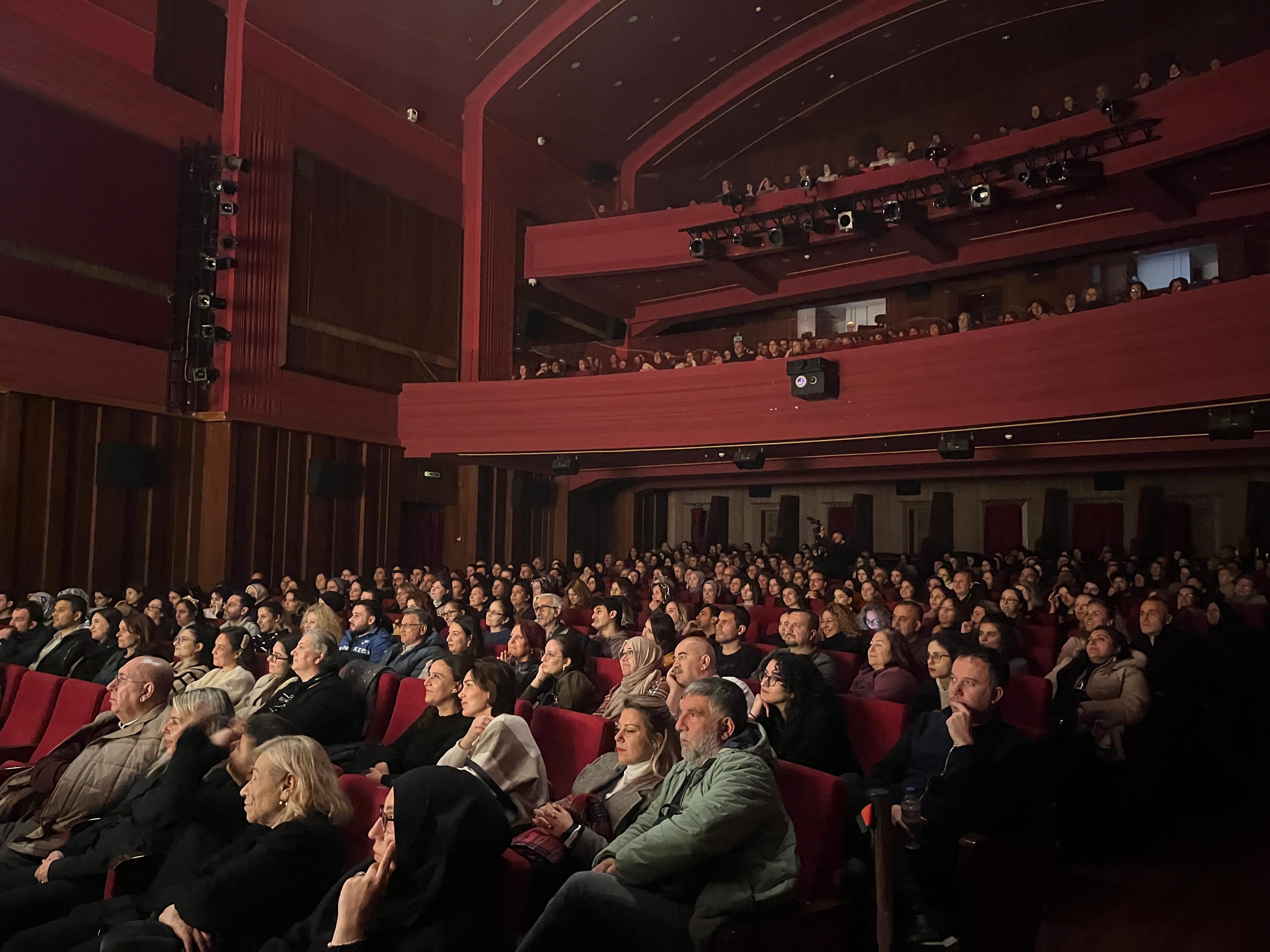 ‘Shirley Valentine’ Bursa’da sahnelendi