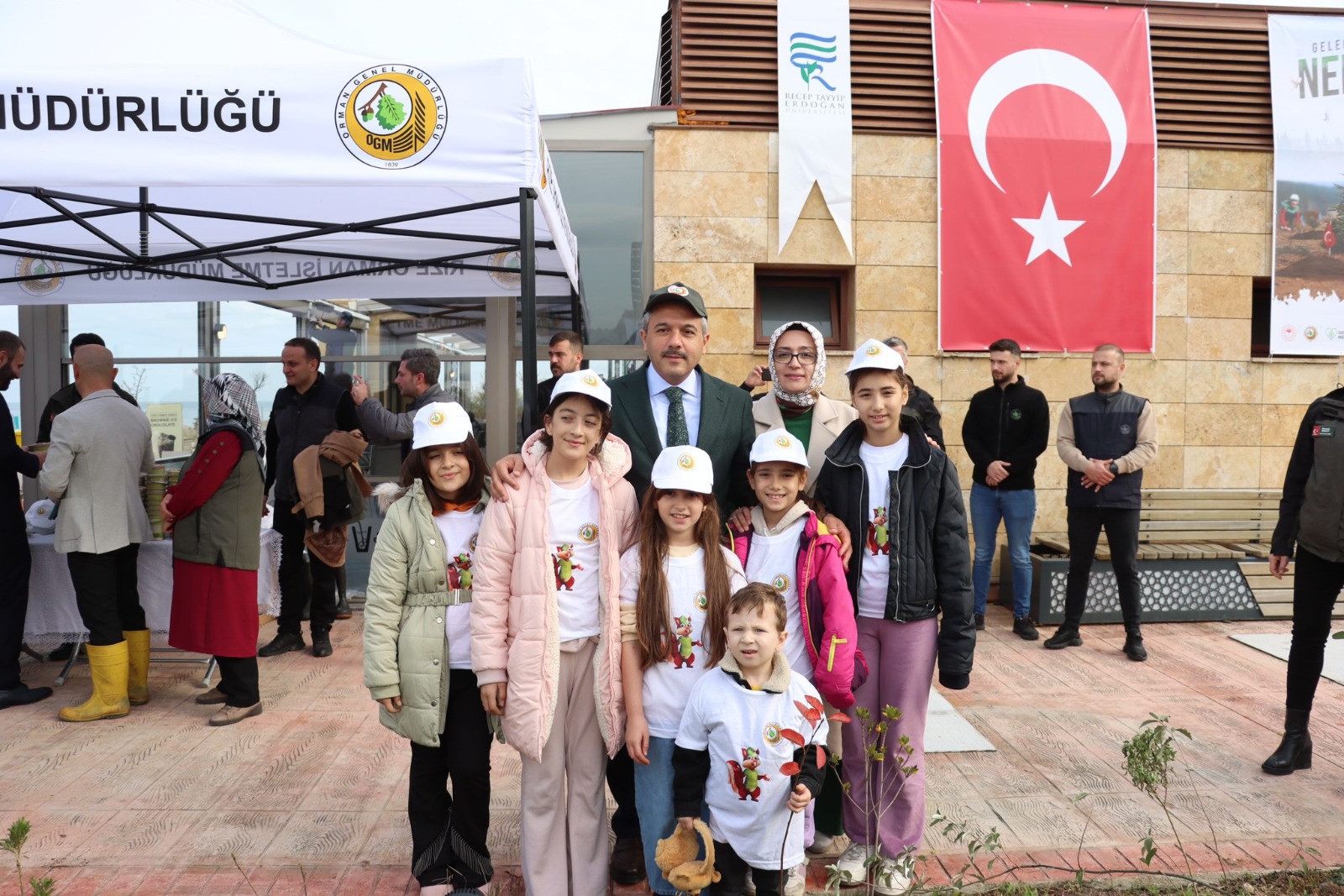 Rize Valisi Baydaş, fidan dikme etkinliğine katıldı